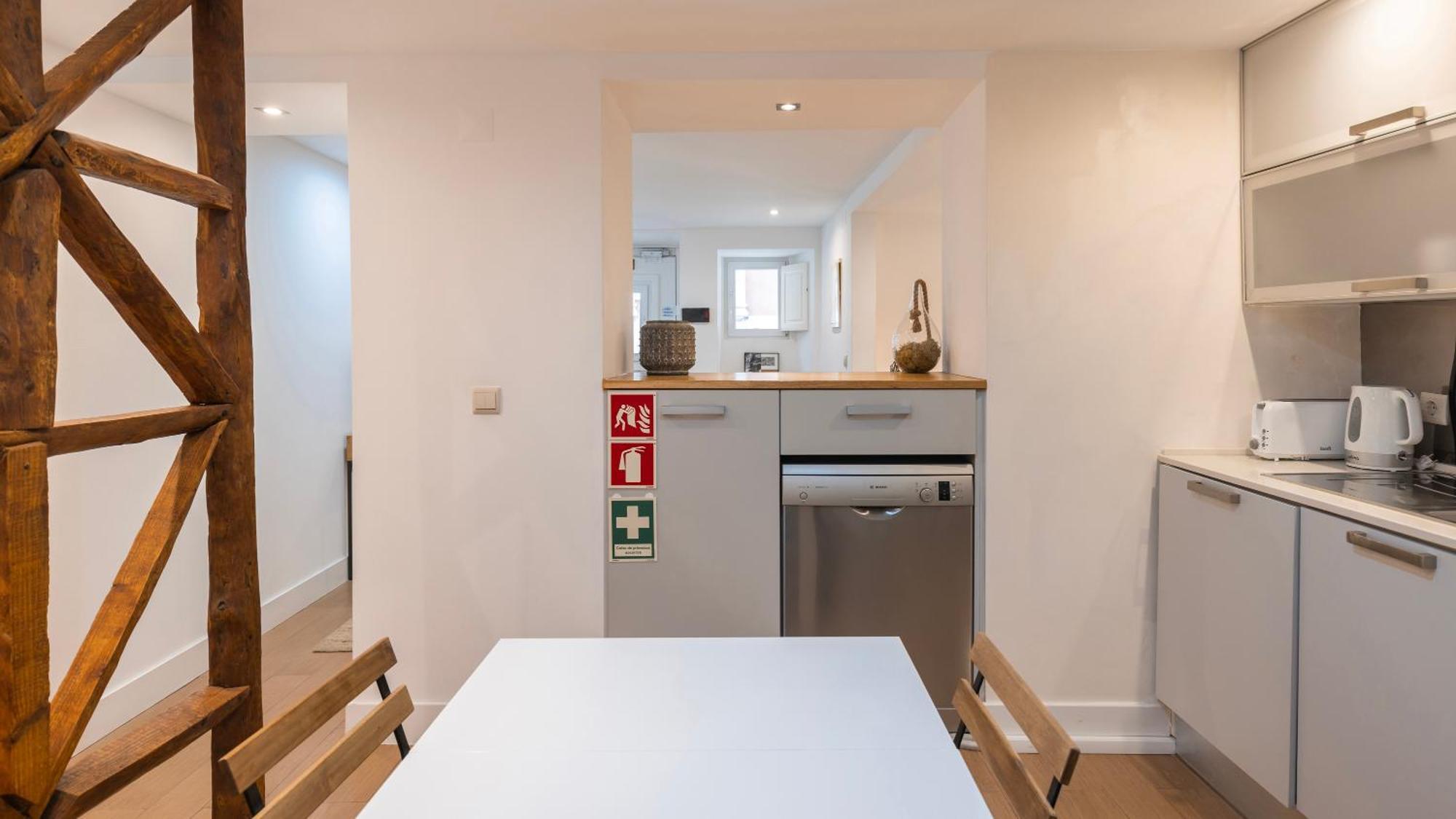 Apartamento 1bdr With Terrace In Alfama Centre By Lovelystay Lisboa