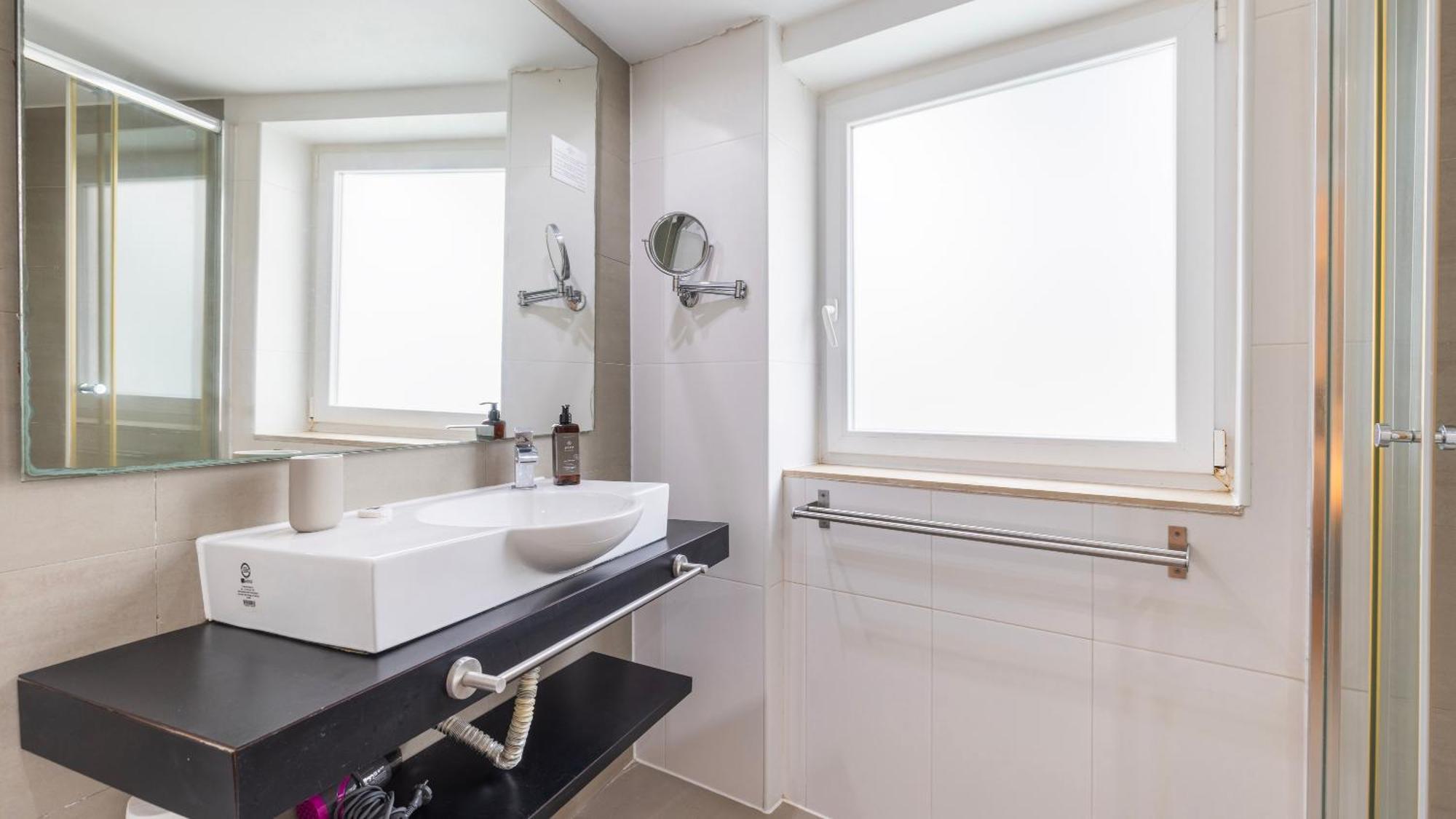 1bdr With Terrace In Alfama Centre By Lovelystay