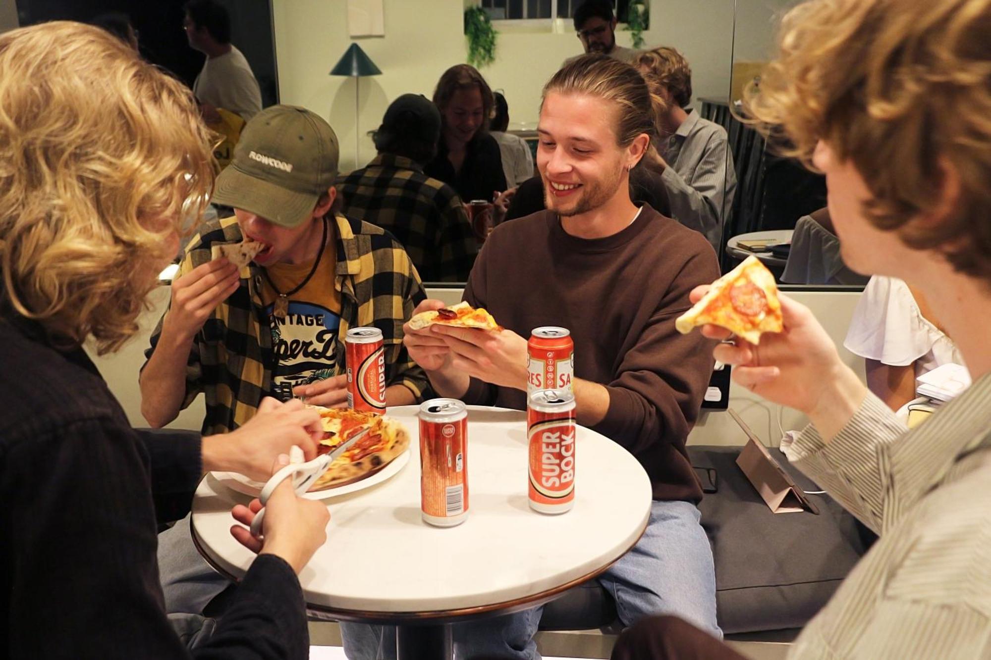 Gspot & Triangles Pizzeria Hostal