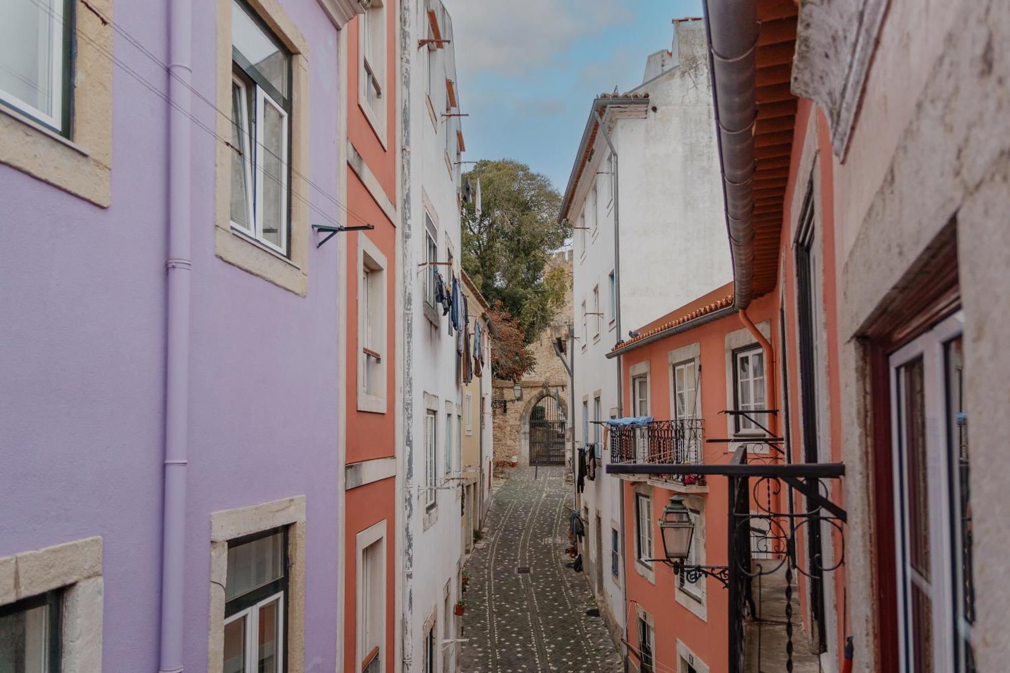 Stylish Getaway In A Mezzanine Flat By The Castle Lisboa
