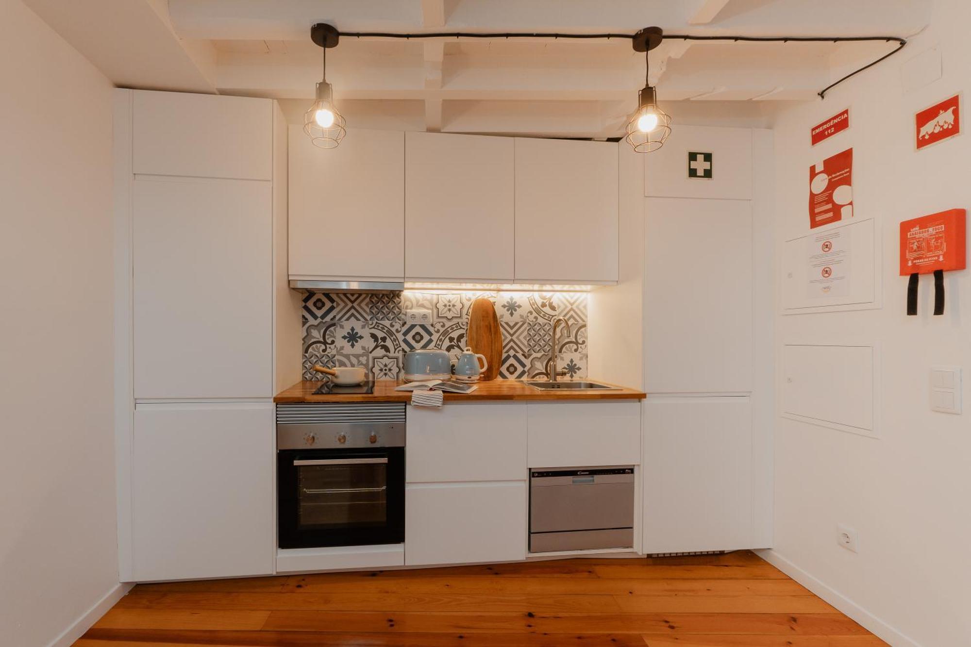 Stylish Getaway In A Mezzanine Flat By The Castle * Lisboa