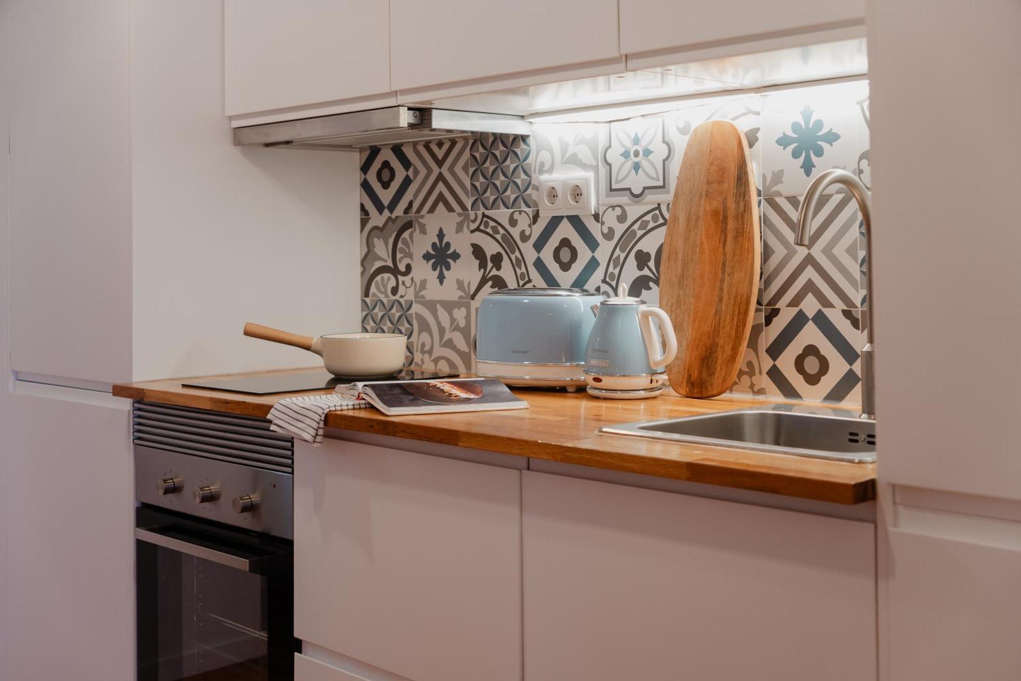 Stylish Getaway In A Mezzanine Flat By The Castle