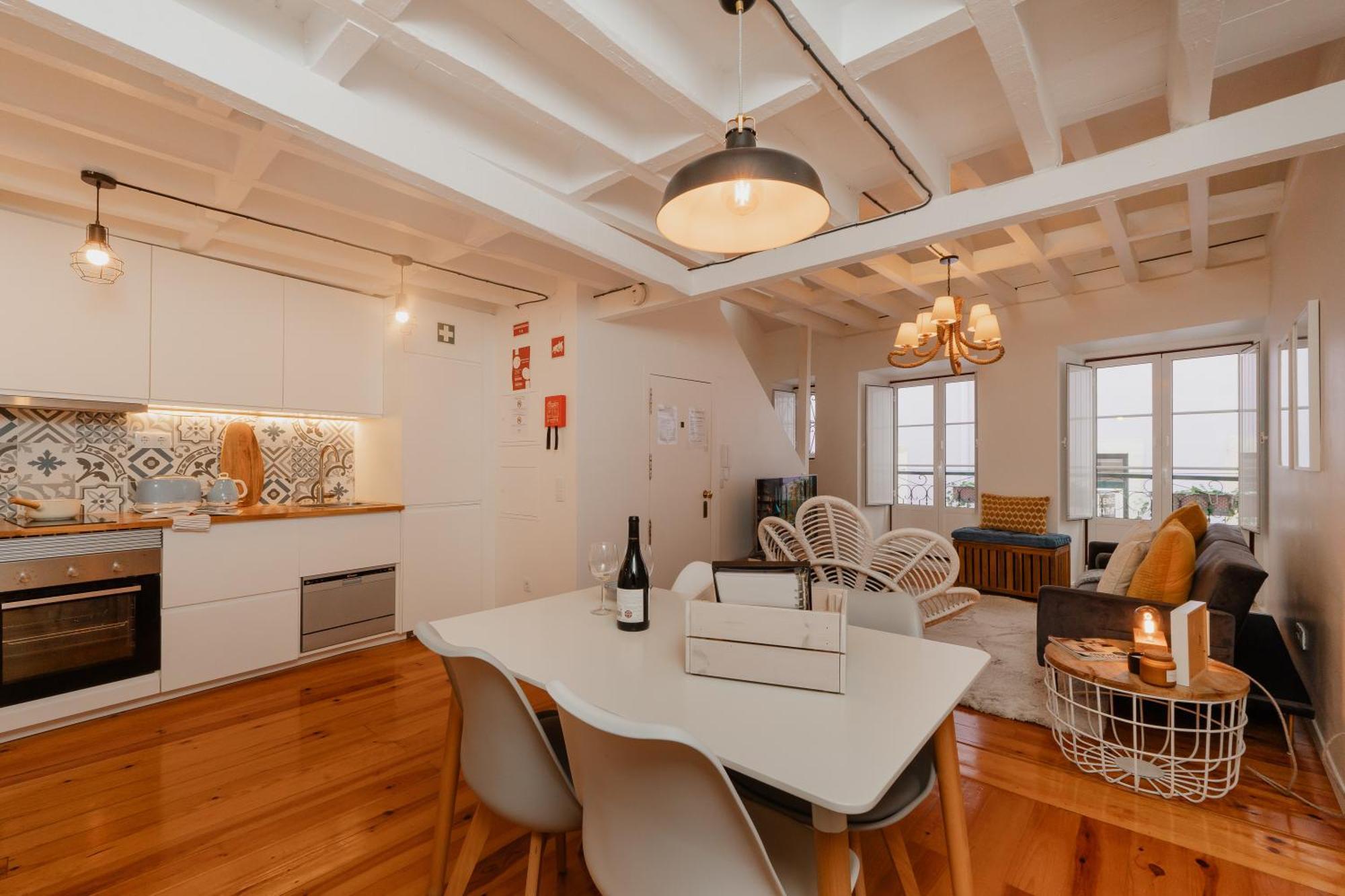 Stylish Getaway In A Mezzanine Flat By The Castle Apartamento Lisboa