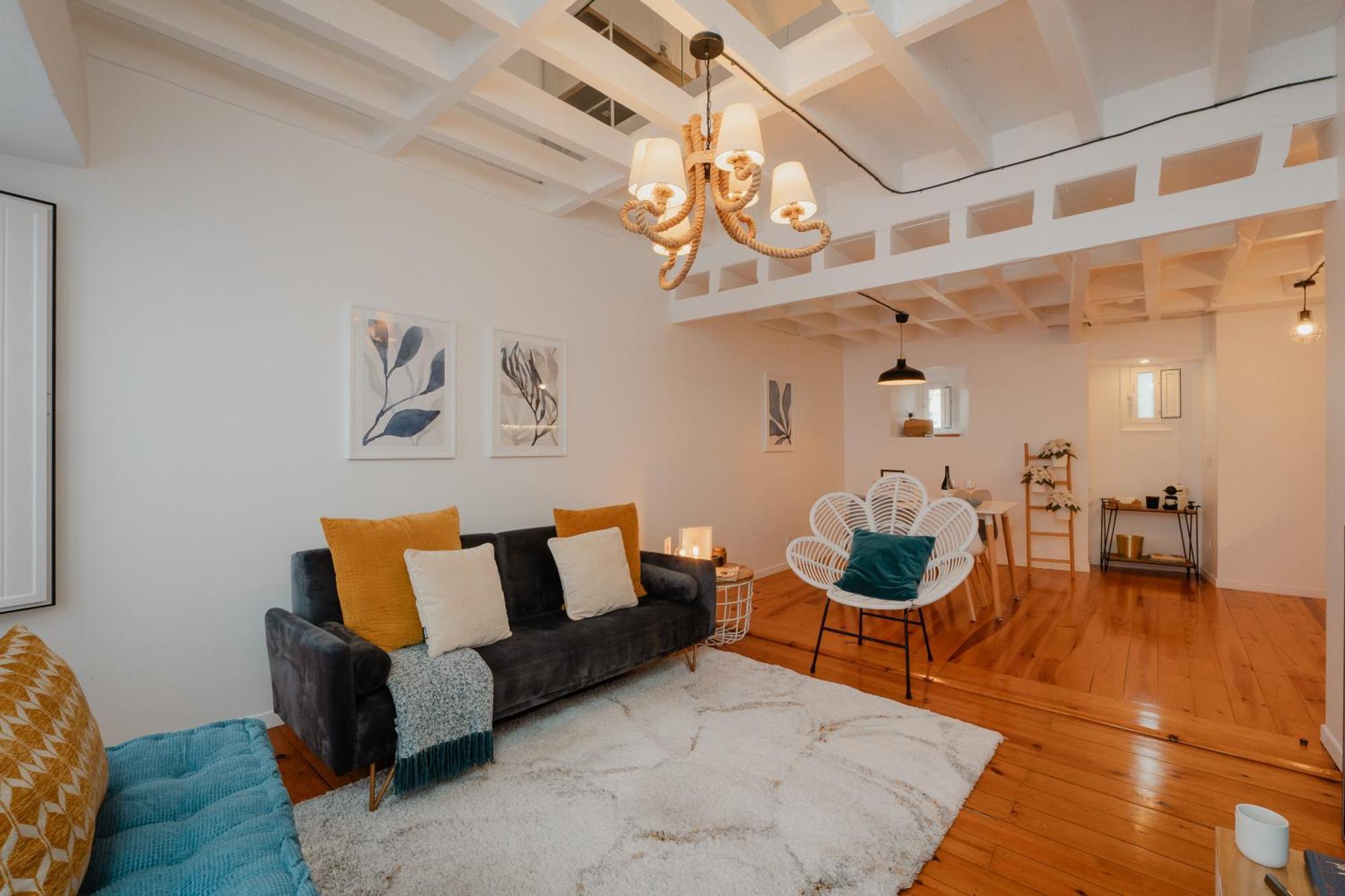 Stylish Getaway In A Mezzanine Flat By The Castle * Lisboa
