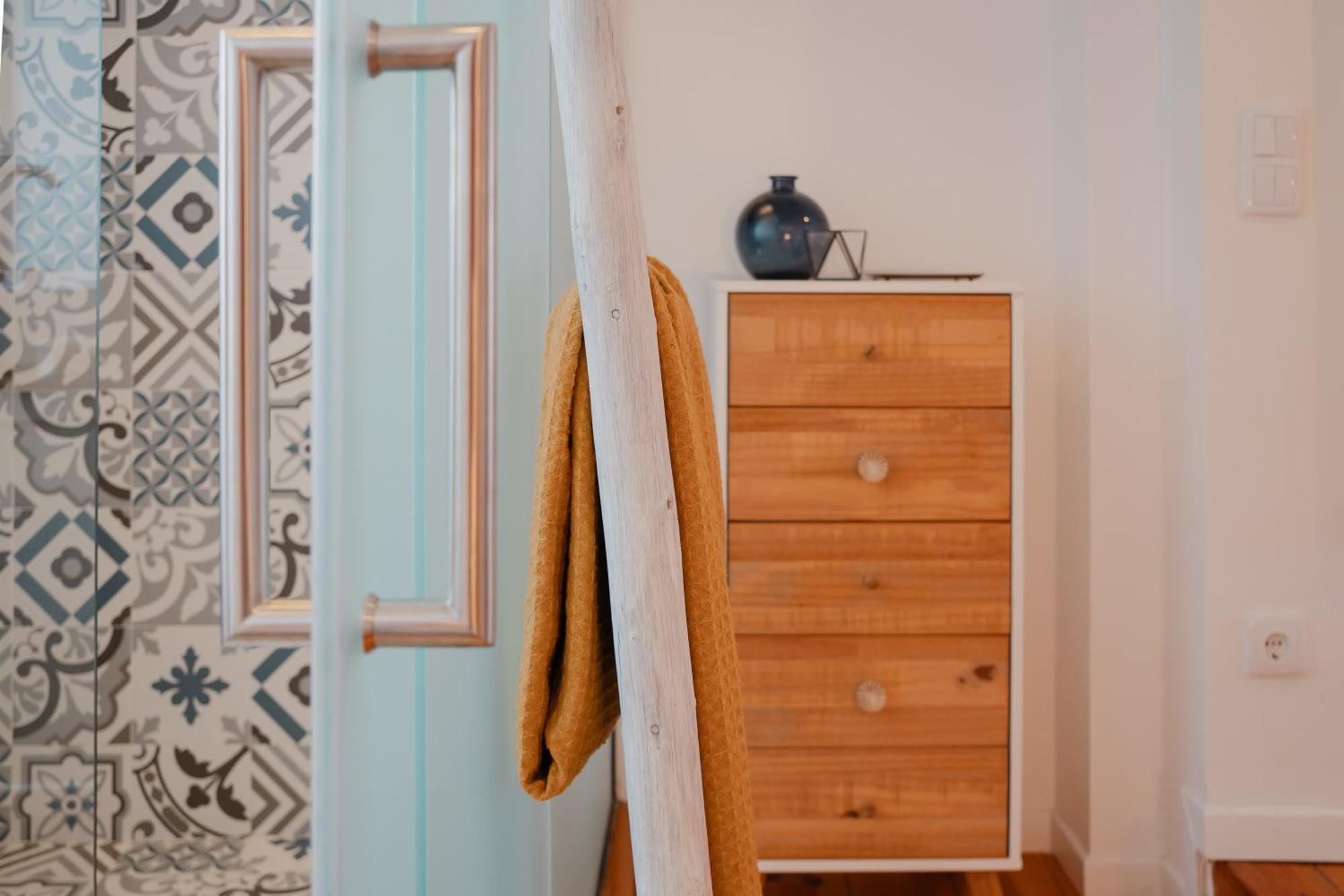Stylish Getaway In A Mezzanine Flat By The Castle * Lisboa