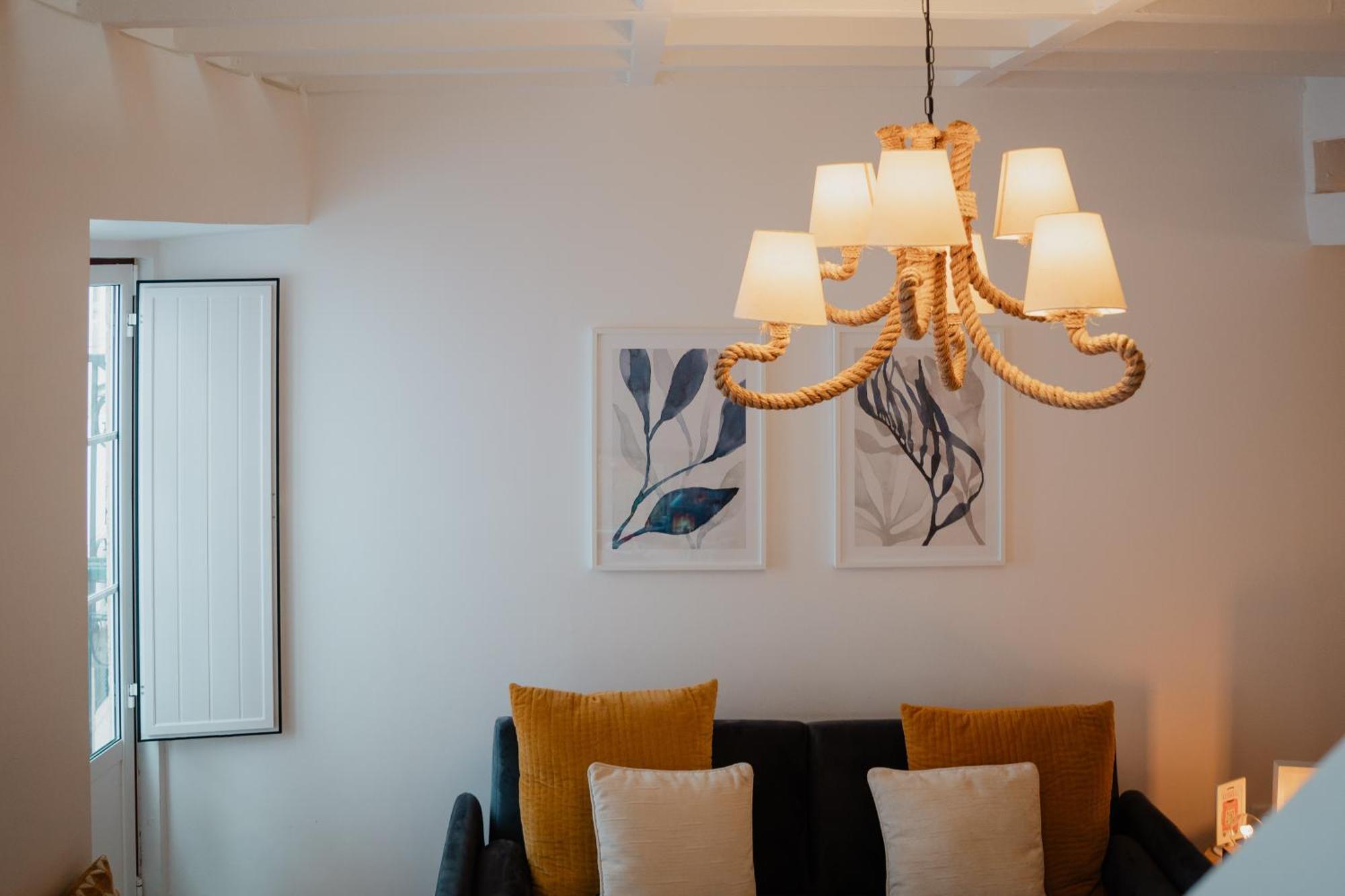Stylish Getaway In A Mezzanine Flat By The Castle