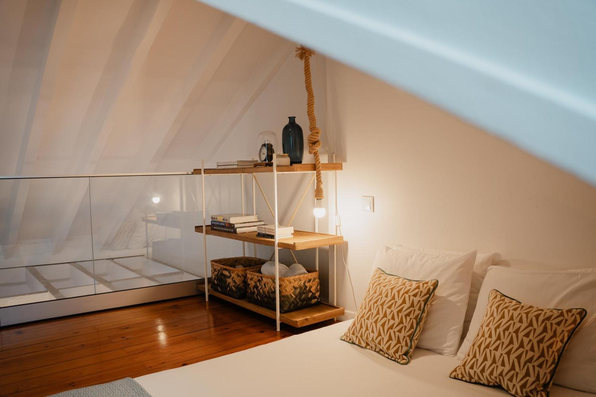 Stylish Getaway In A Mezzanine Flat By The Castle Lisboa