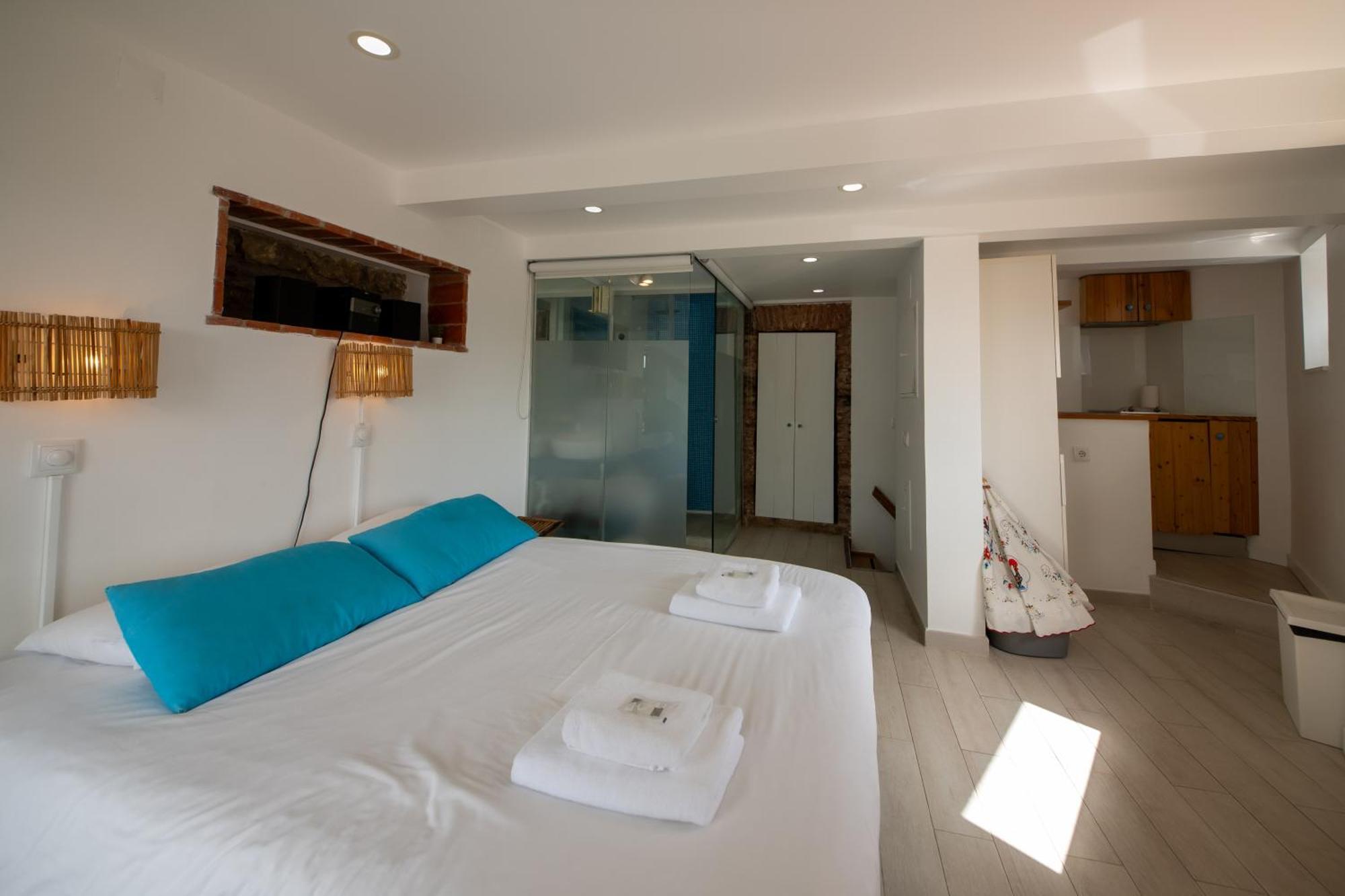 Stunning River View In Historic Alfama