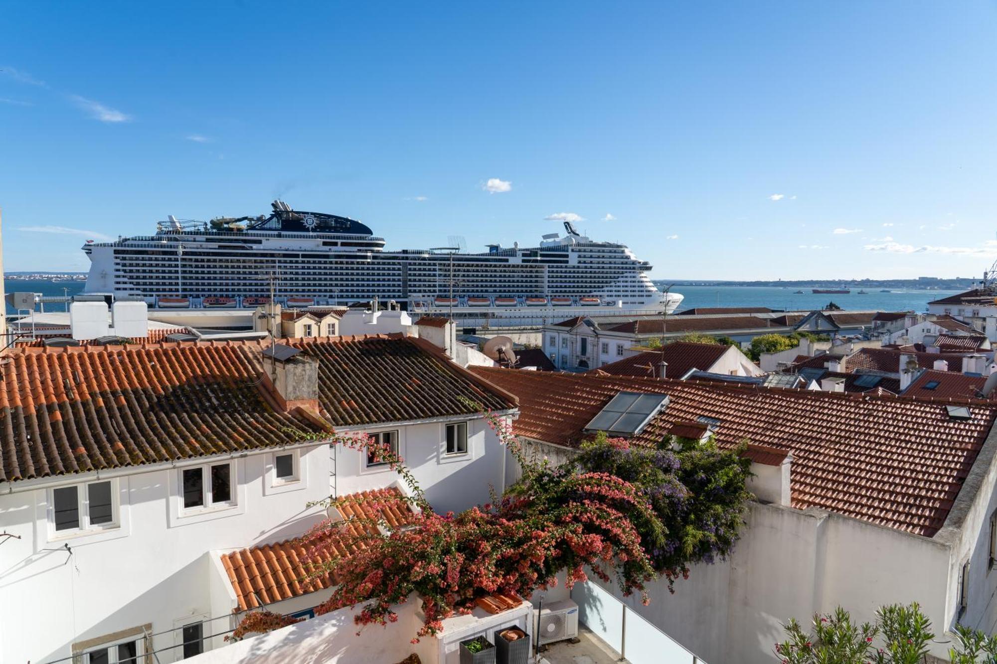 Stunning River View In Historic Alfama * Lisboa