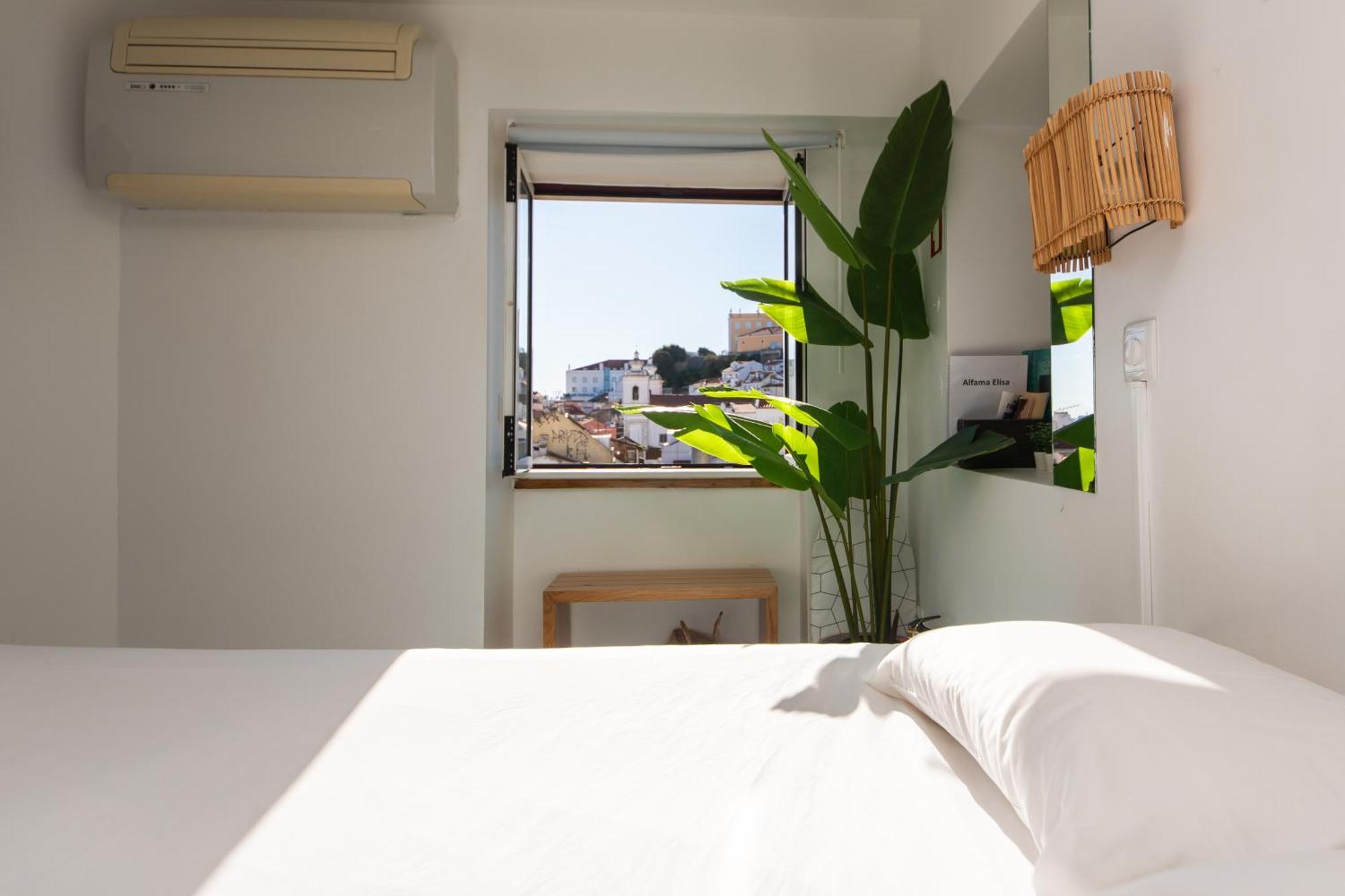 Stunning River View In Historic Alfama Apartamento