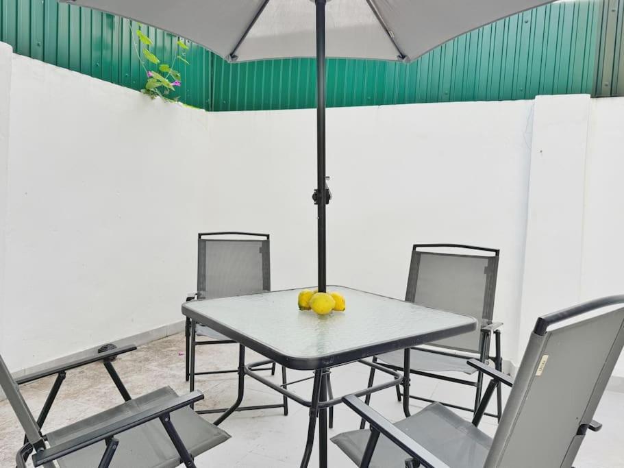 Lemon Tree With Patio Apartamento