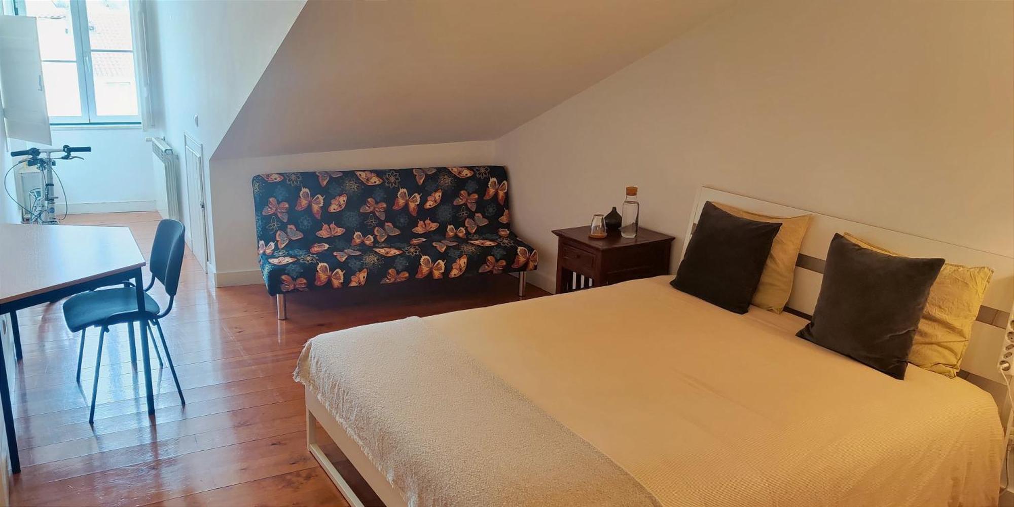 Triplo Com Wc Privativo No Coracao Do Chiado Habitación en casa particular Lisboa