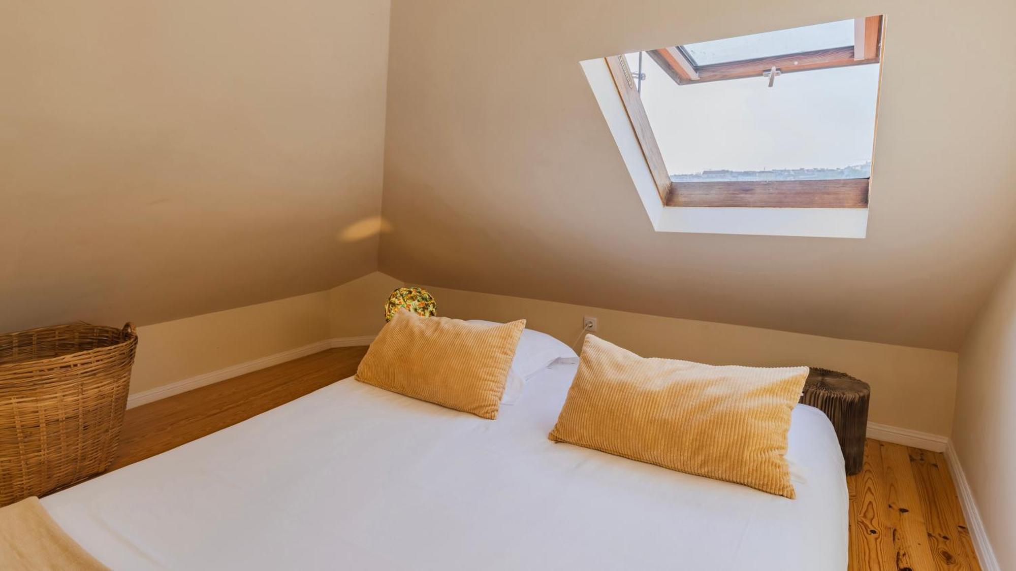 Vintage With Castle View By Lovelystay Apartment