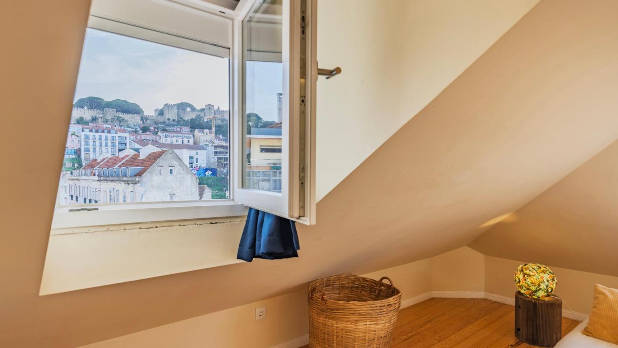 Vintage With Castle View By Lovelystay Apartment *