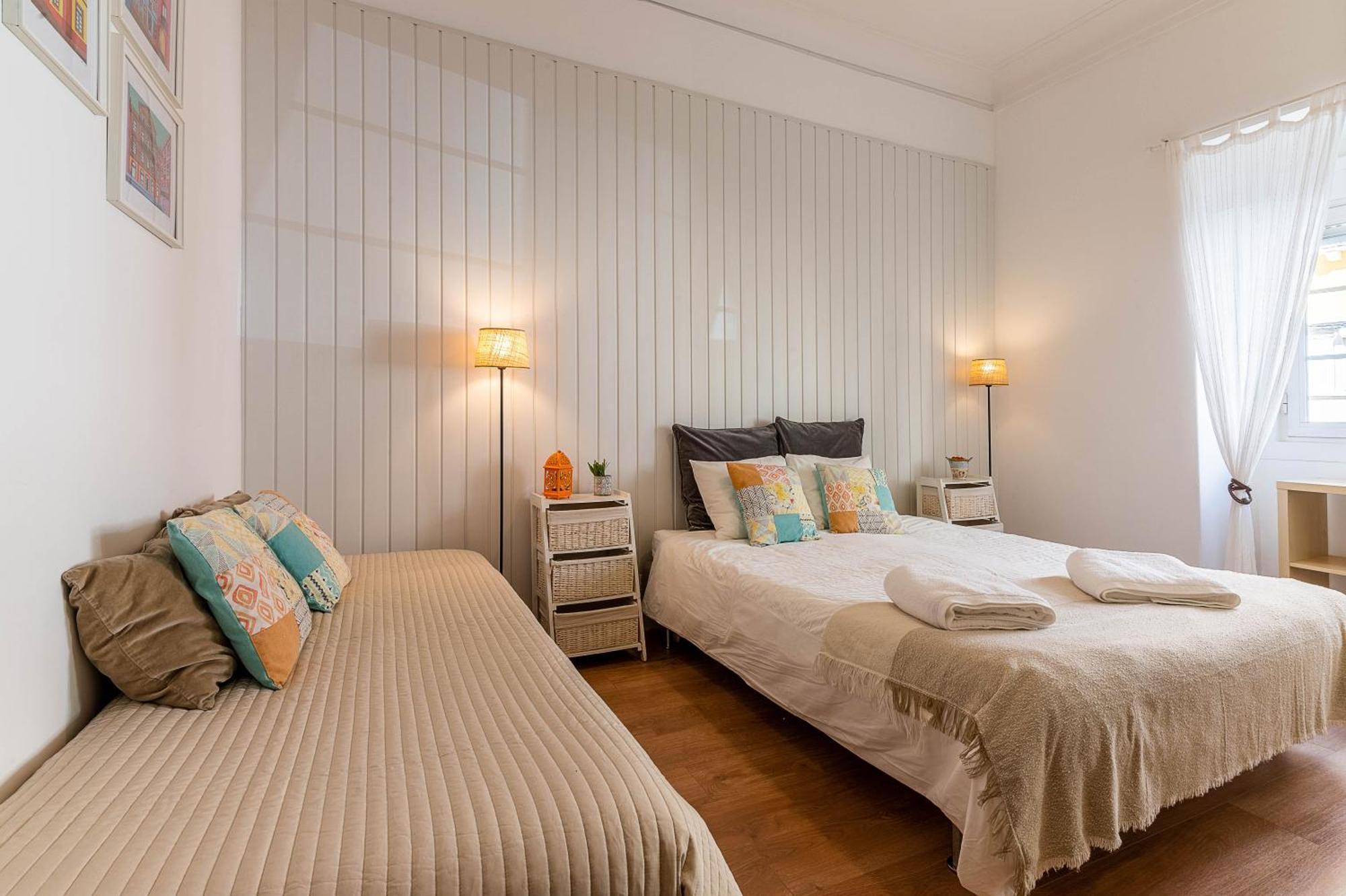 Apartamento Alm- Spacious. Sunny. Patio. Quiet Area. Fast Wifi Lisboa