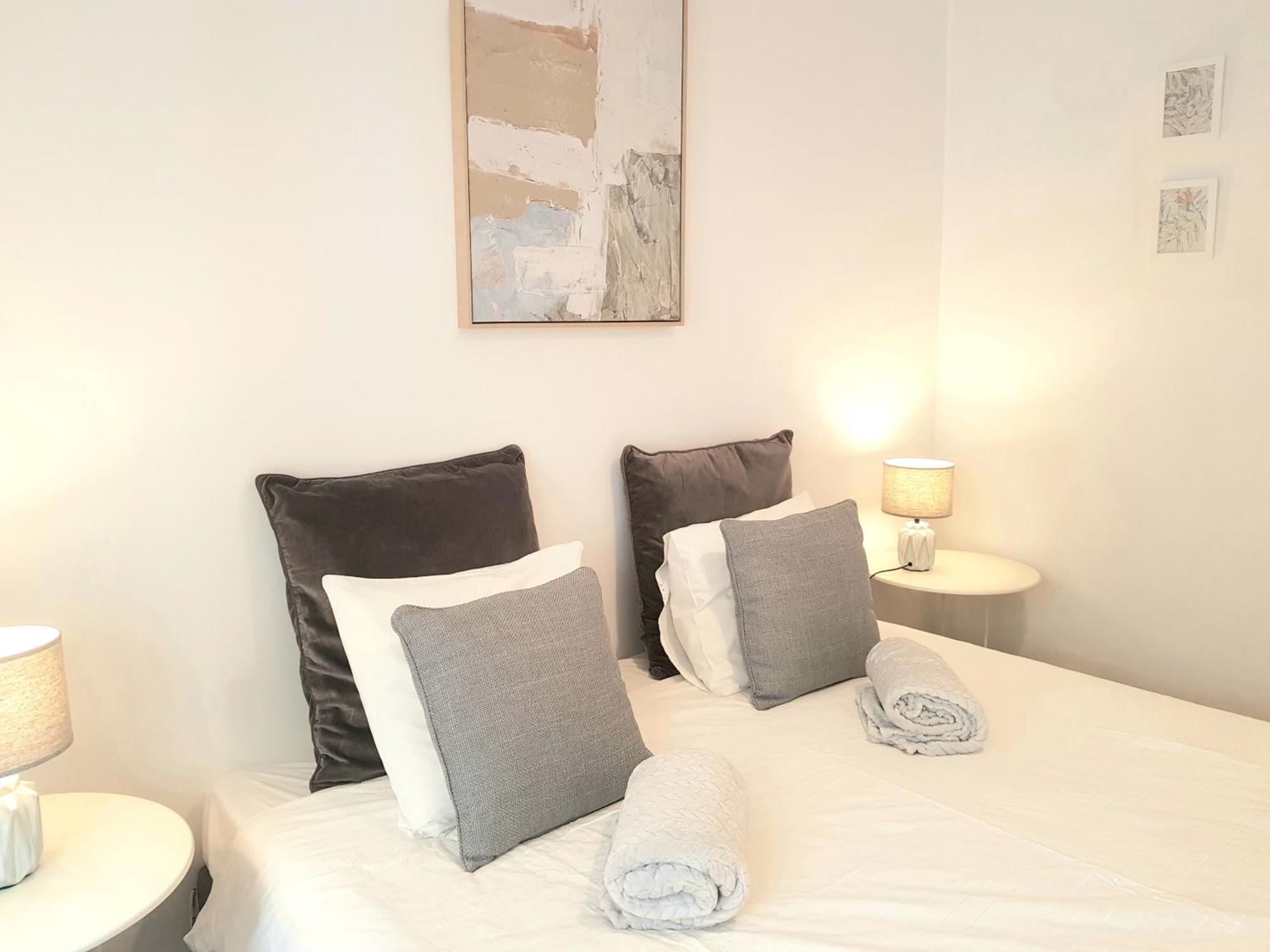 Alm- Spacious. Sunny. Patio. Quiet Area. Fast Wifi Apartamento Lisboa