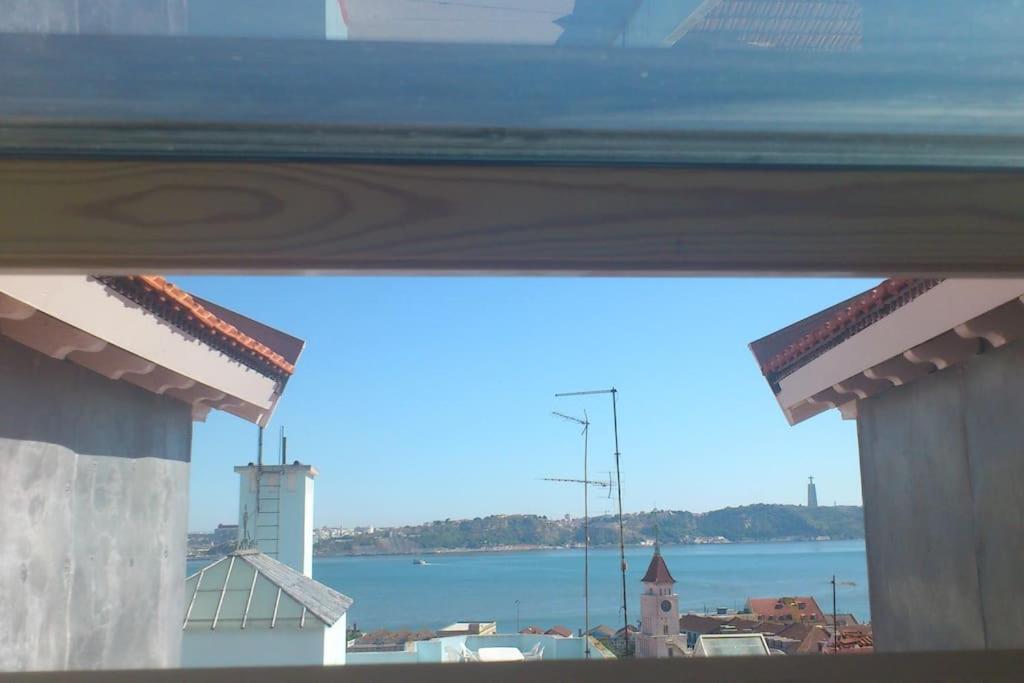 Windows Of Bica-great View Over River Apartamento Lisboa