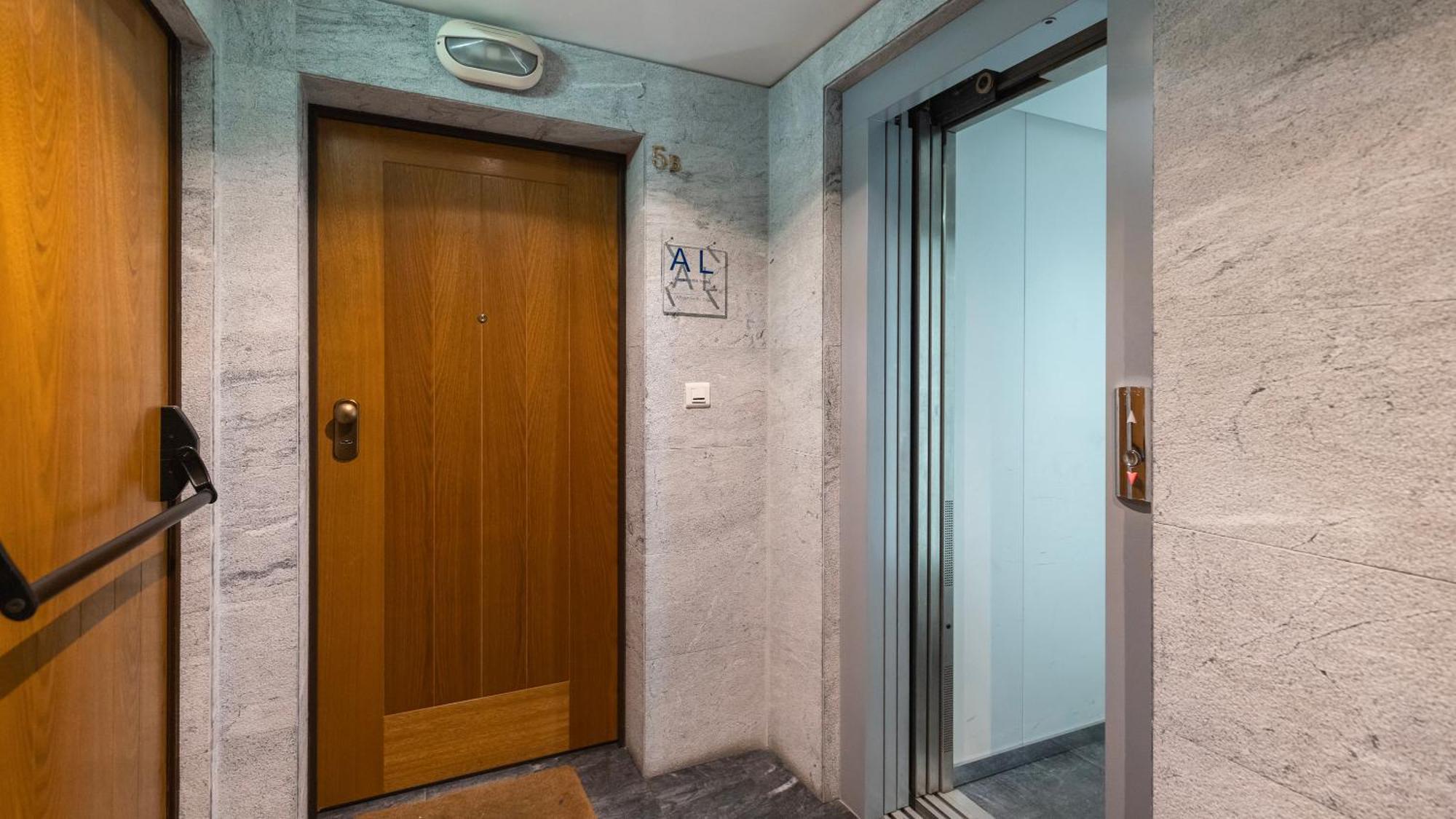 Stylish With Parking By Lovelystay Apartamento
