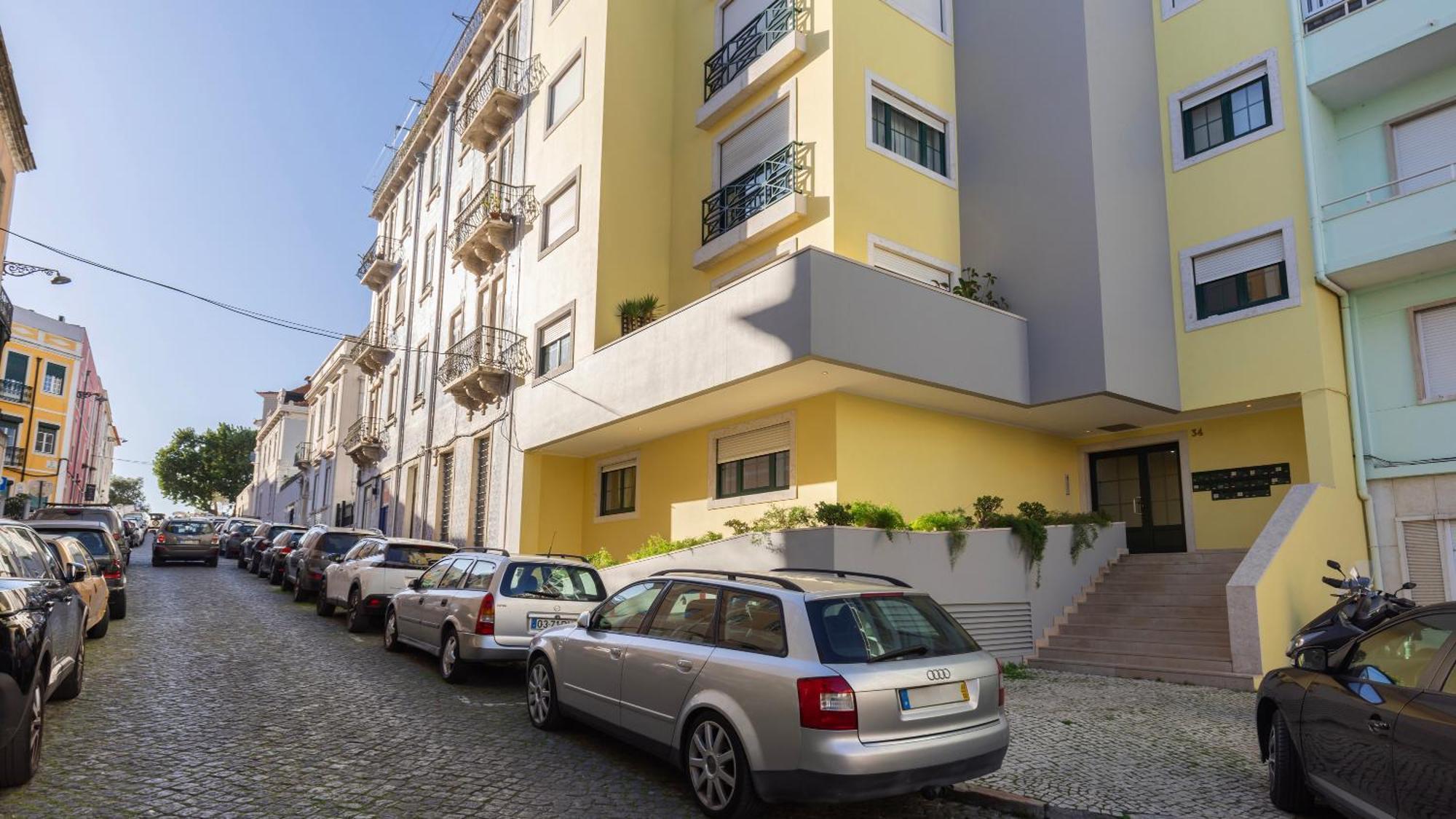 Stylish With Parking By Lovelystay *