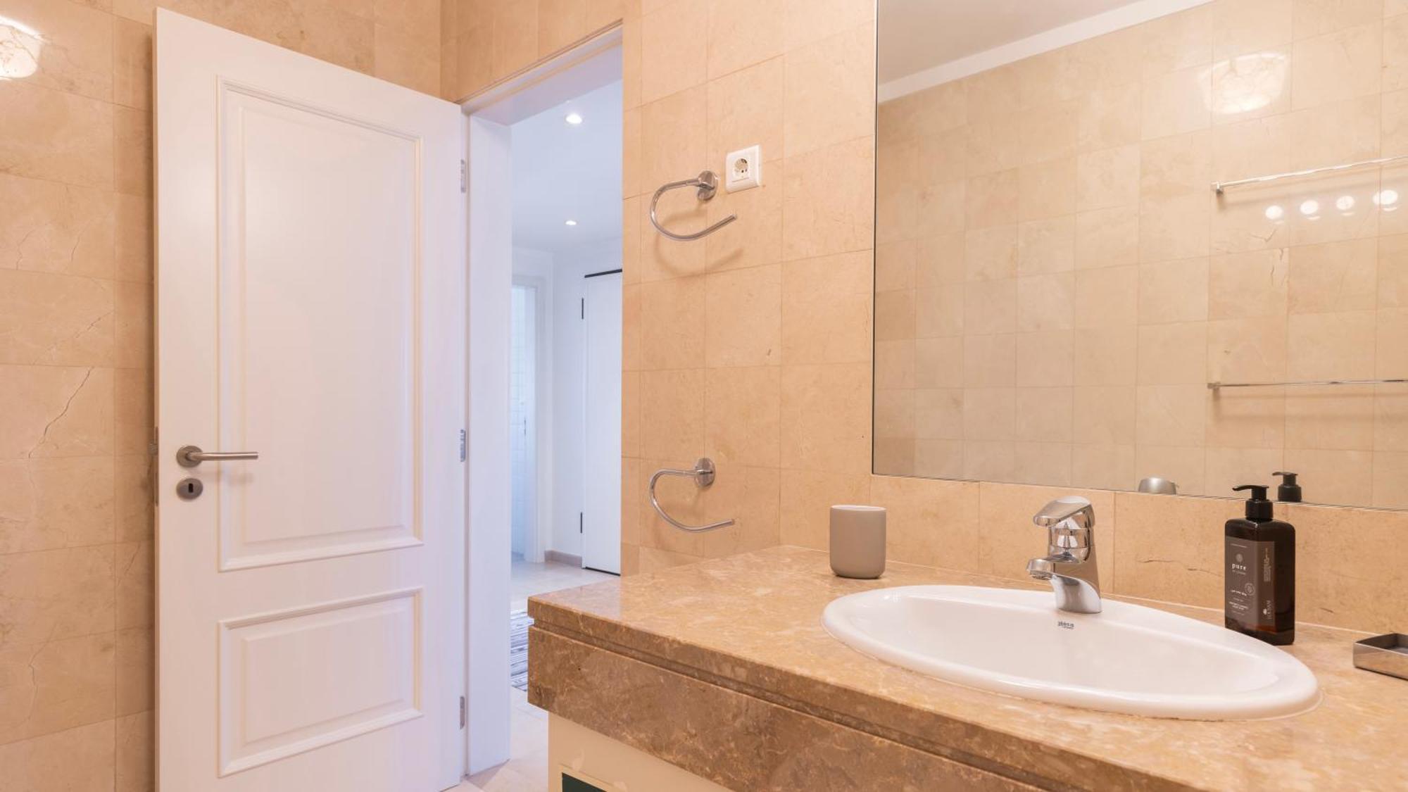 Stylish With Parking By Lovelystay Apartamento *