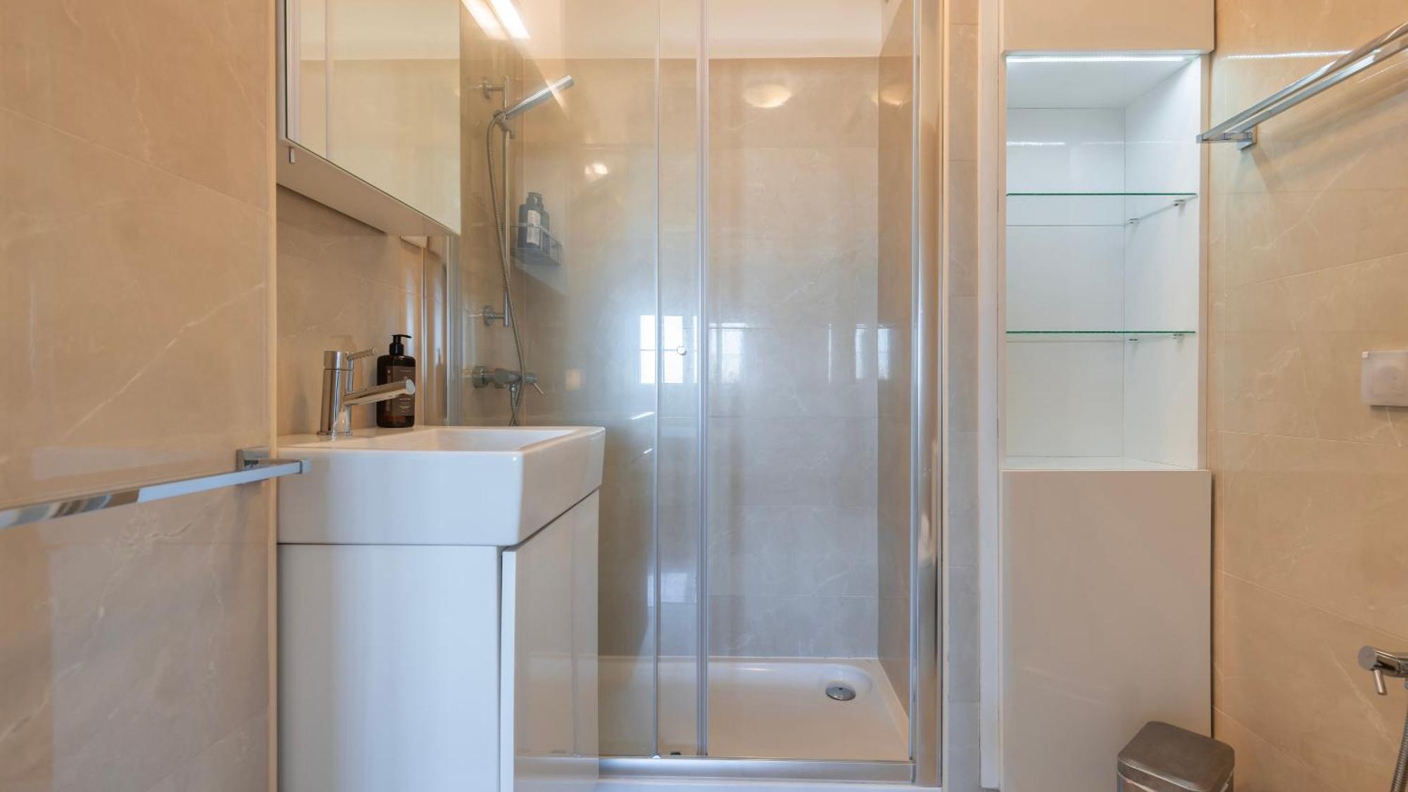Stylish With Parking By Lovelystay Apartamento