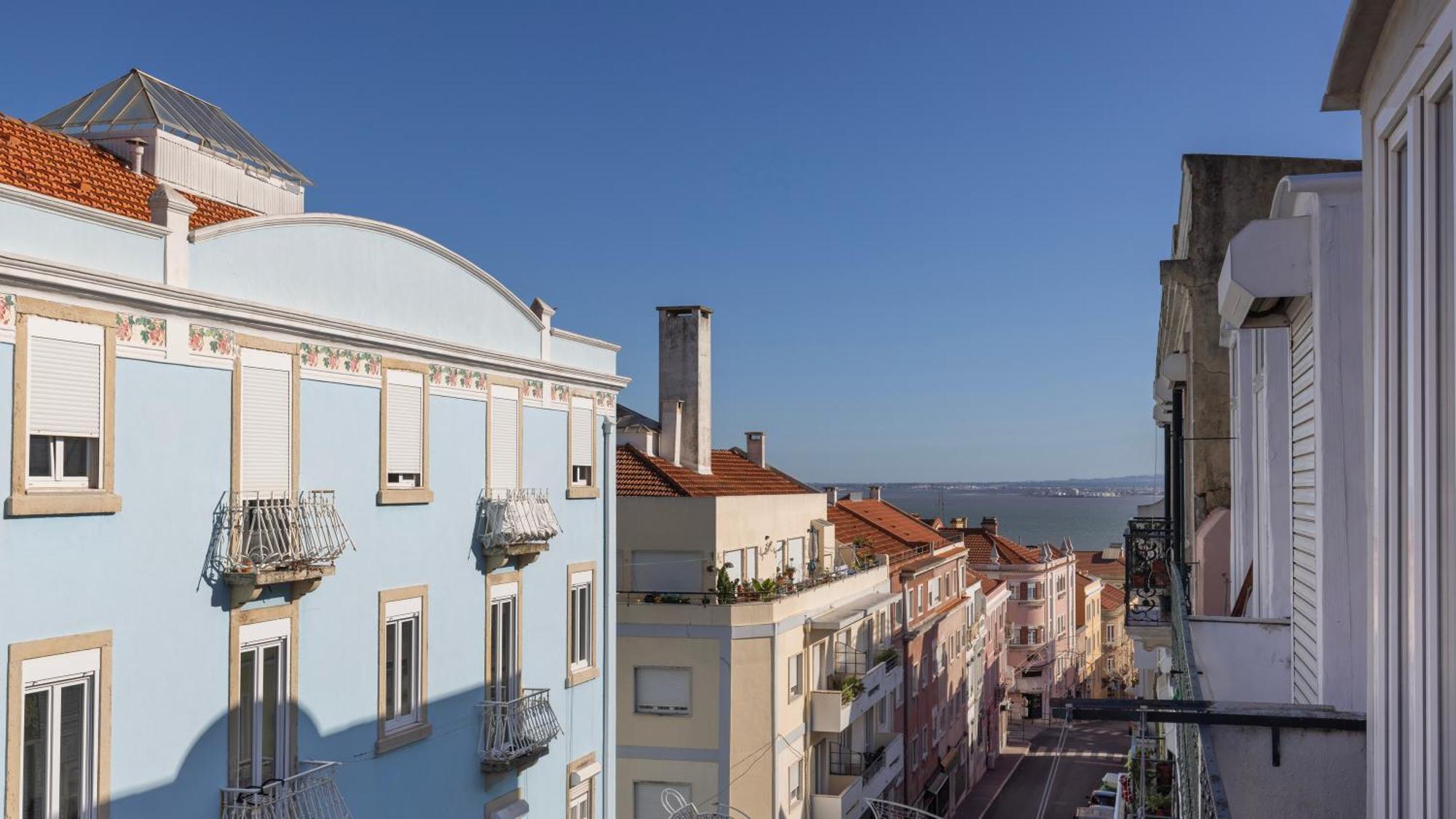 Classic Topfloor By Lovelystay Apartment