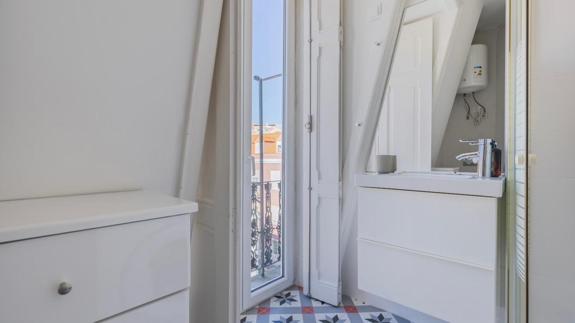 Apartment Classic Topfloor By Lovelystay Lisbon