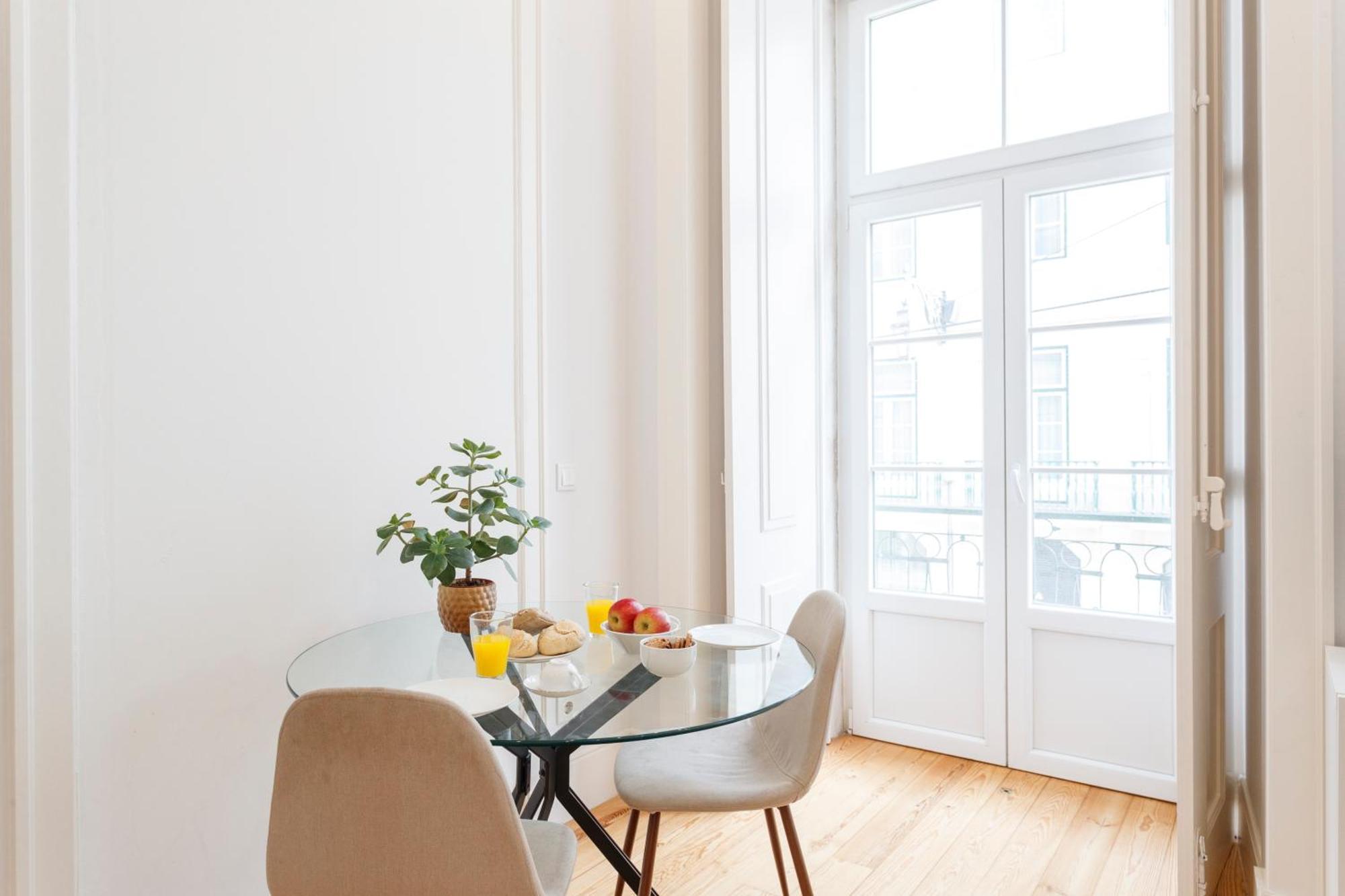 Modern In The Heart Of Chiado Lisboa