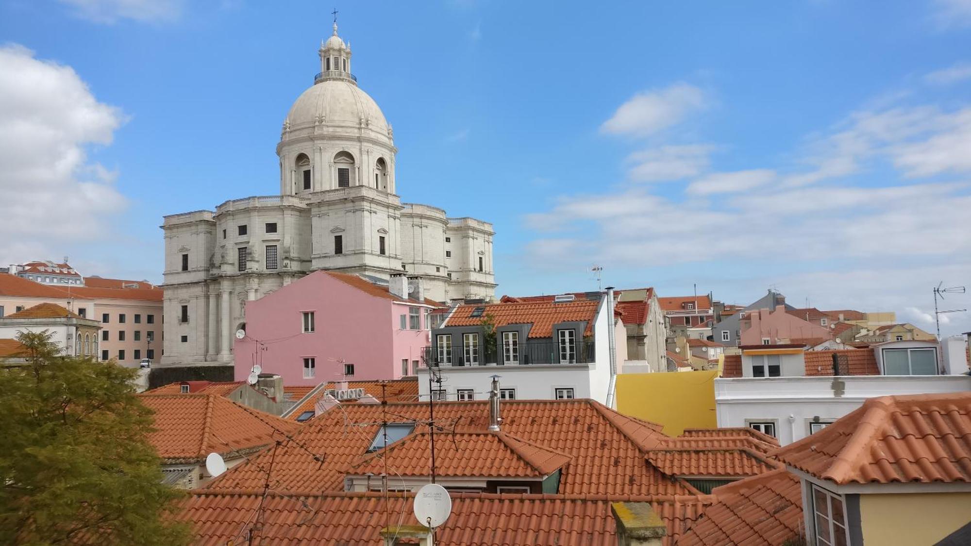 Alfama 2 - Attic With View Apartamento *