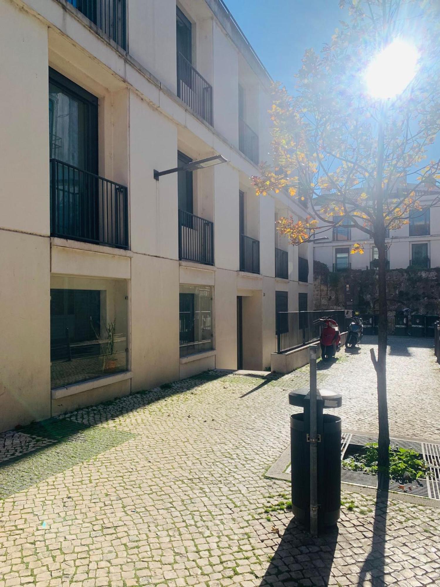 - Martim Moniz And Garage Lisboa