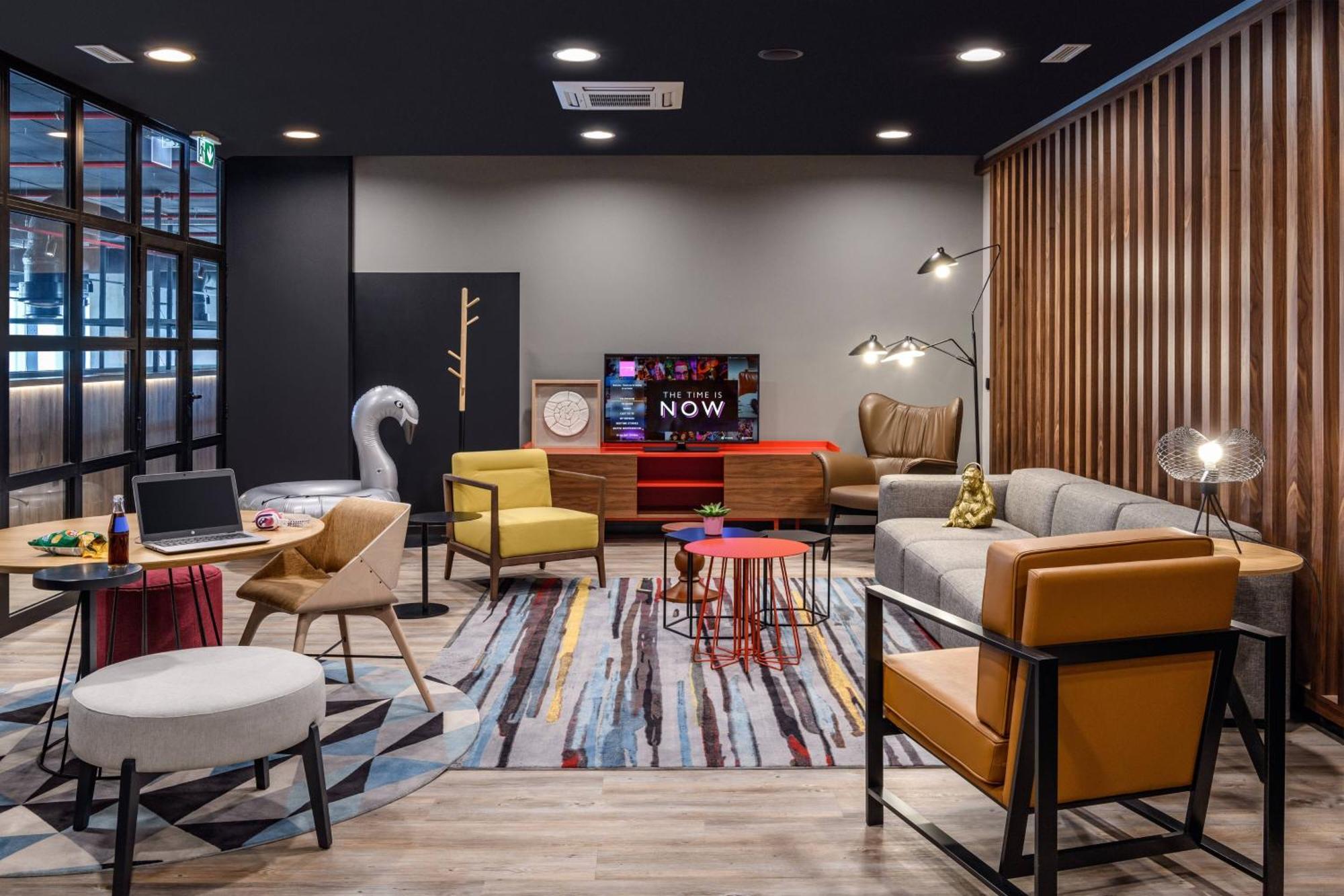 Moxy Oriente Hotel