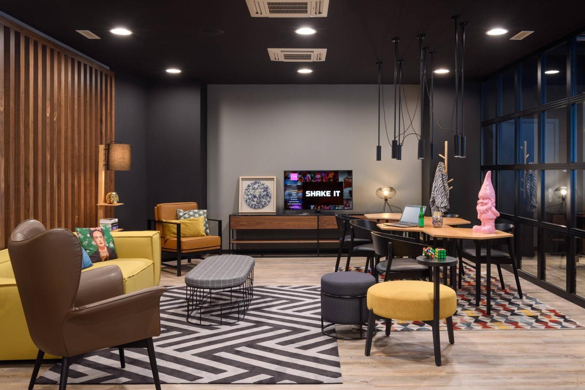 Moxy Oriente Hotel 3*