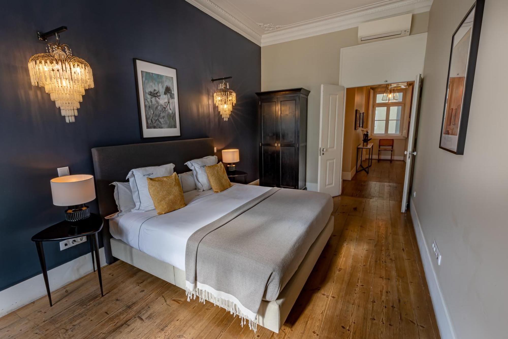 Le Consulat Hotel