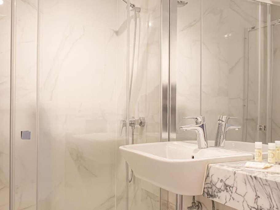Saldanha Spacious With Ac Terrace And Garage * Lisboa