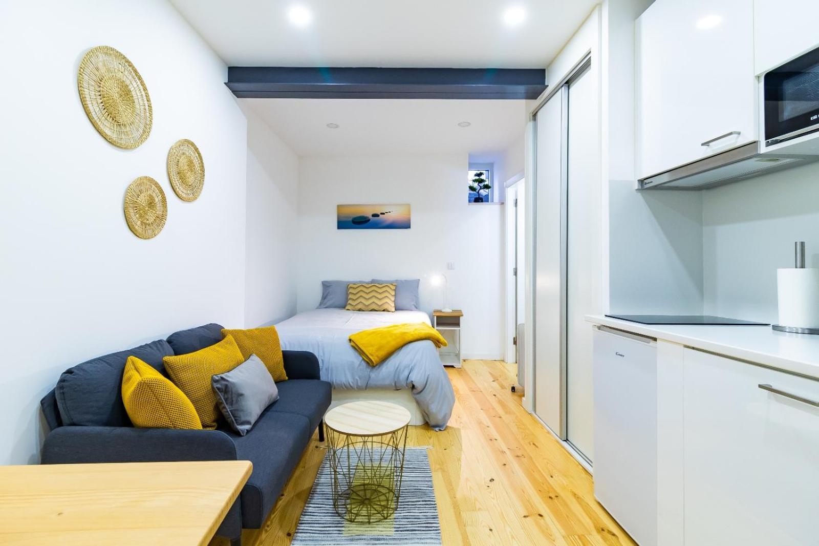 Mourarias Place - Yellow