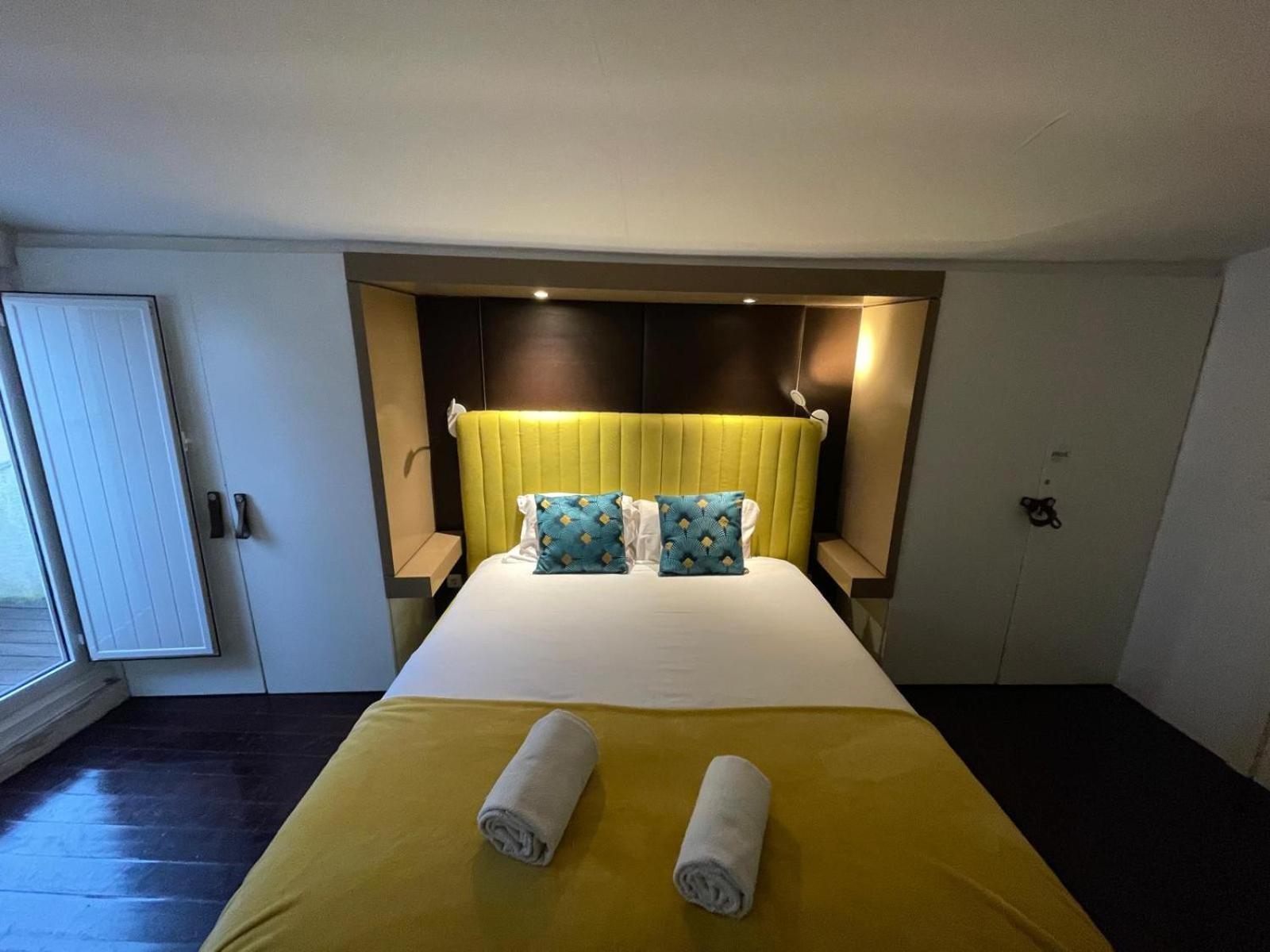 Fabulous T2 With Balcony In Rossio
