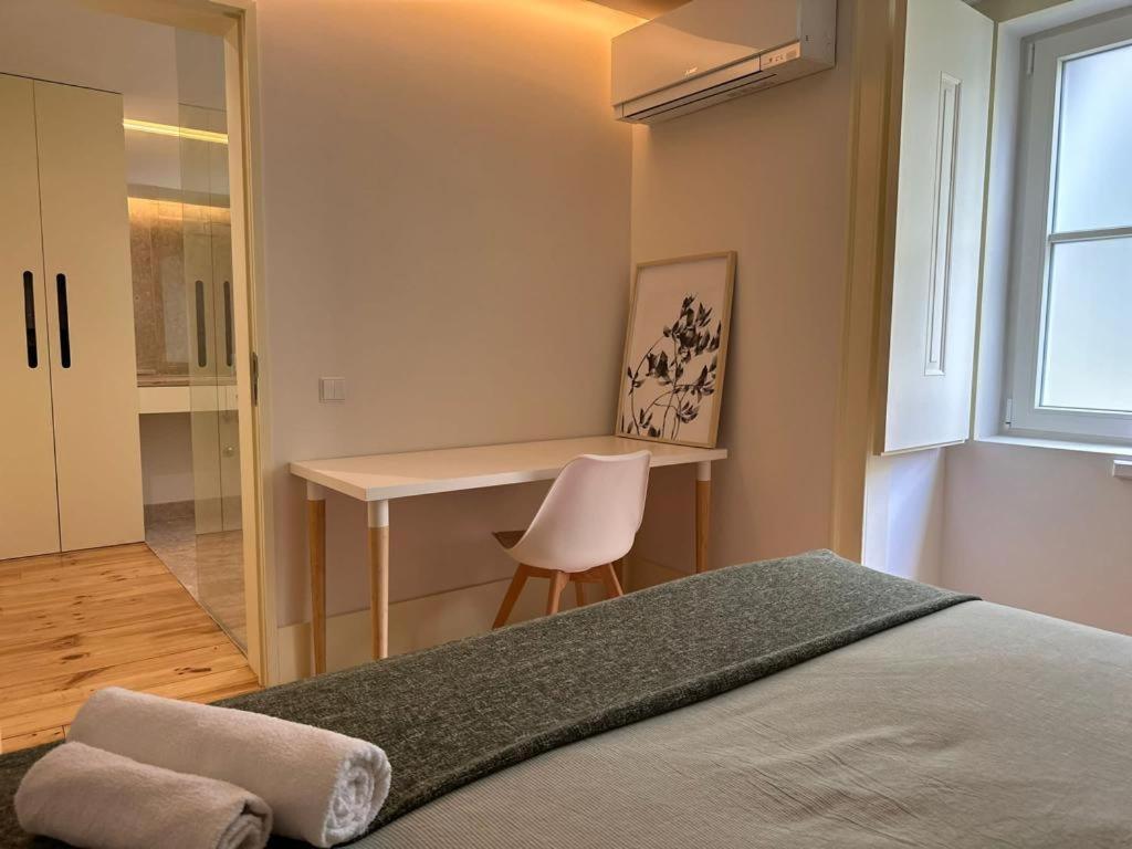 In Cozy Shared In The Center Of * Lisboa