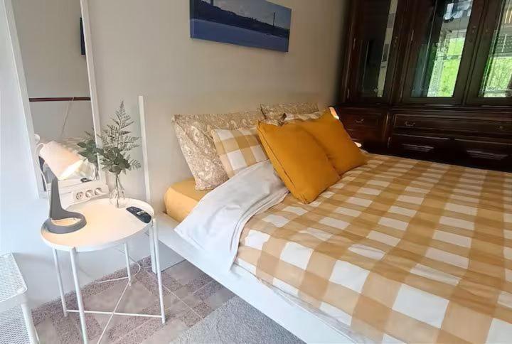 Habitación en casa particular Cama Queen Benfica Em Familiar - Casa De Banho Compartilhada - Temos Cao Lisboa