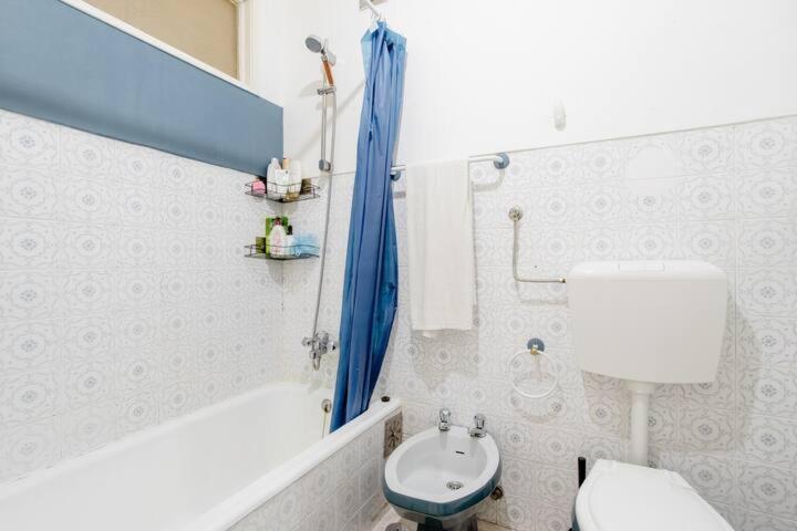 Cama Queen Benfica Em Familiar - Casa De Banho Compartilhada - Temos Cao Lisboa
