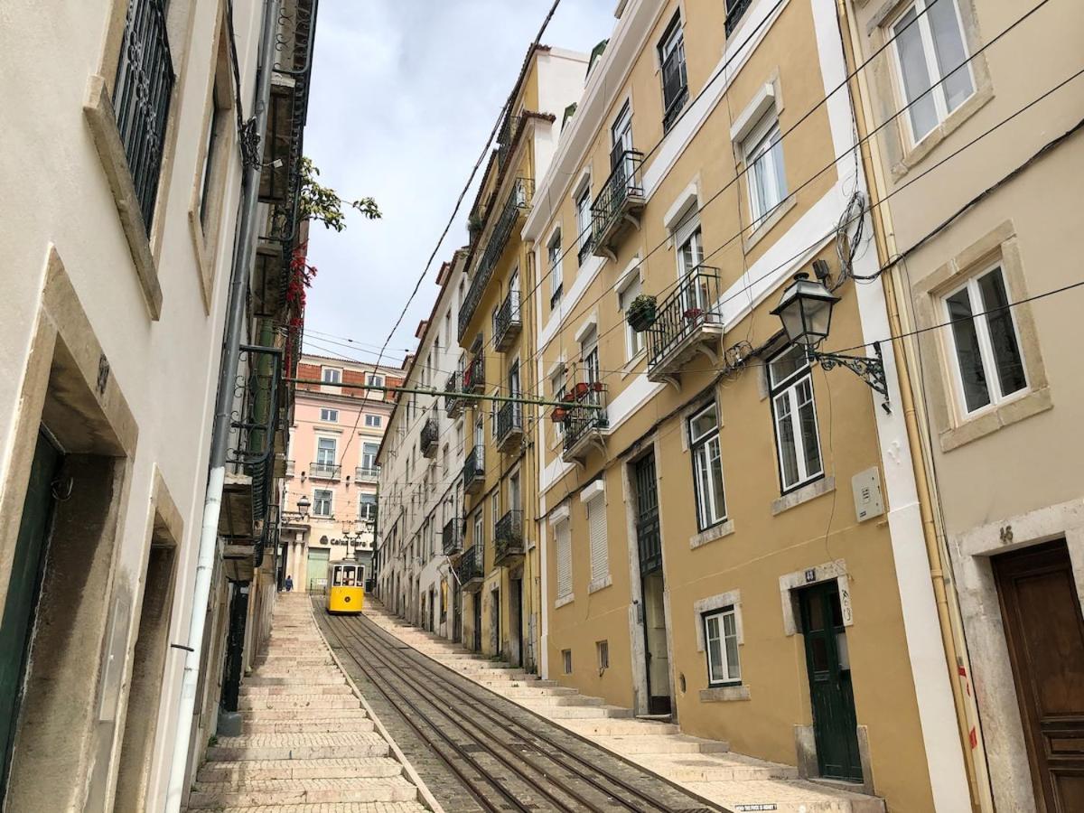 Baroque With Patio Portuguese Soul Bica Tram 4p Apartamento Lisboa