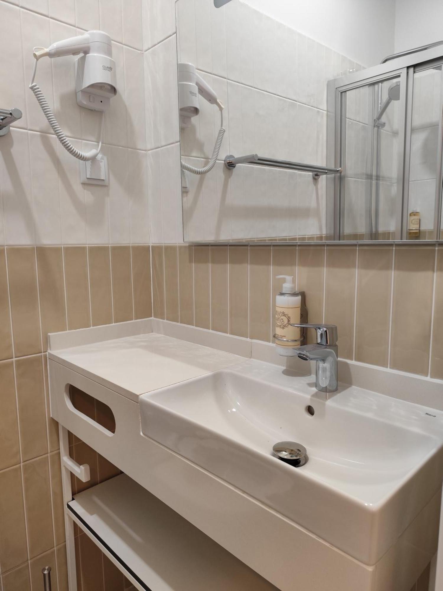 Hotel Bacalhoeiros 125 2*