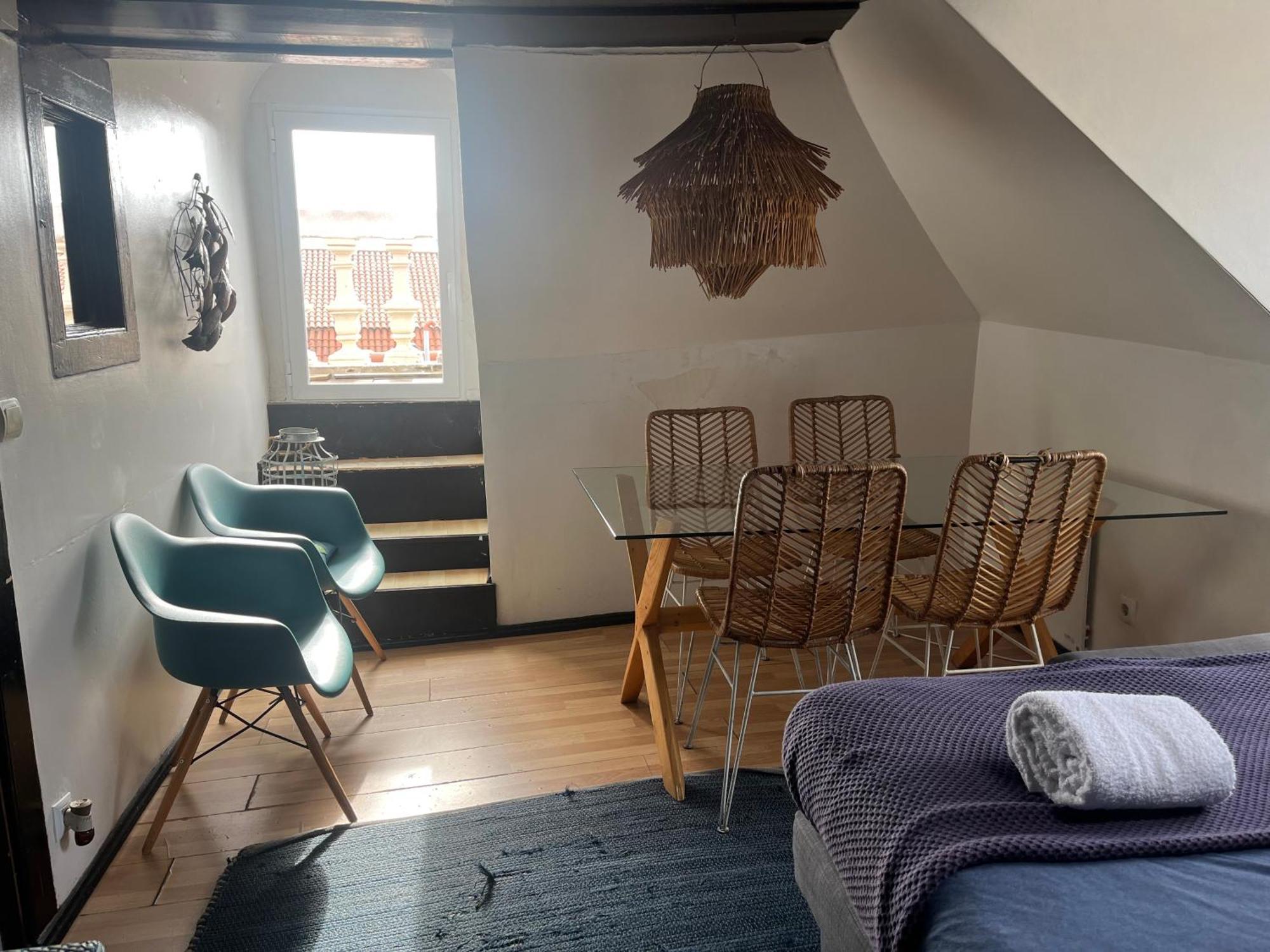 Apartamento With Balcony Near Rossio Lisboa