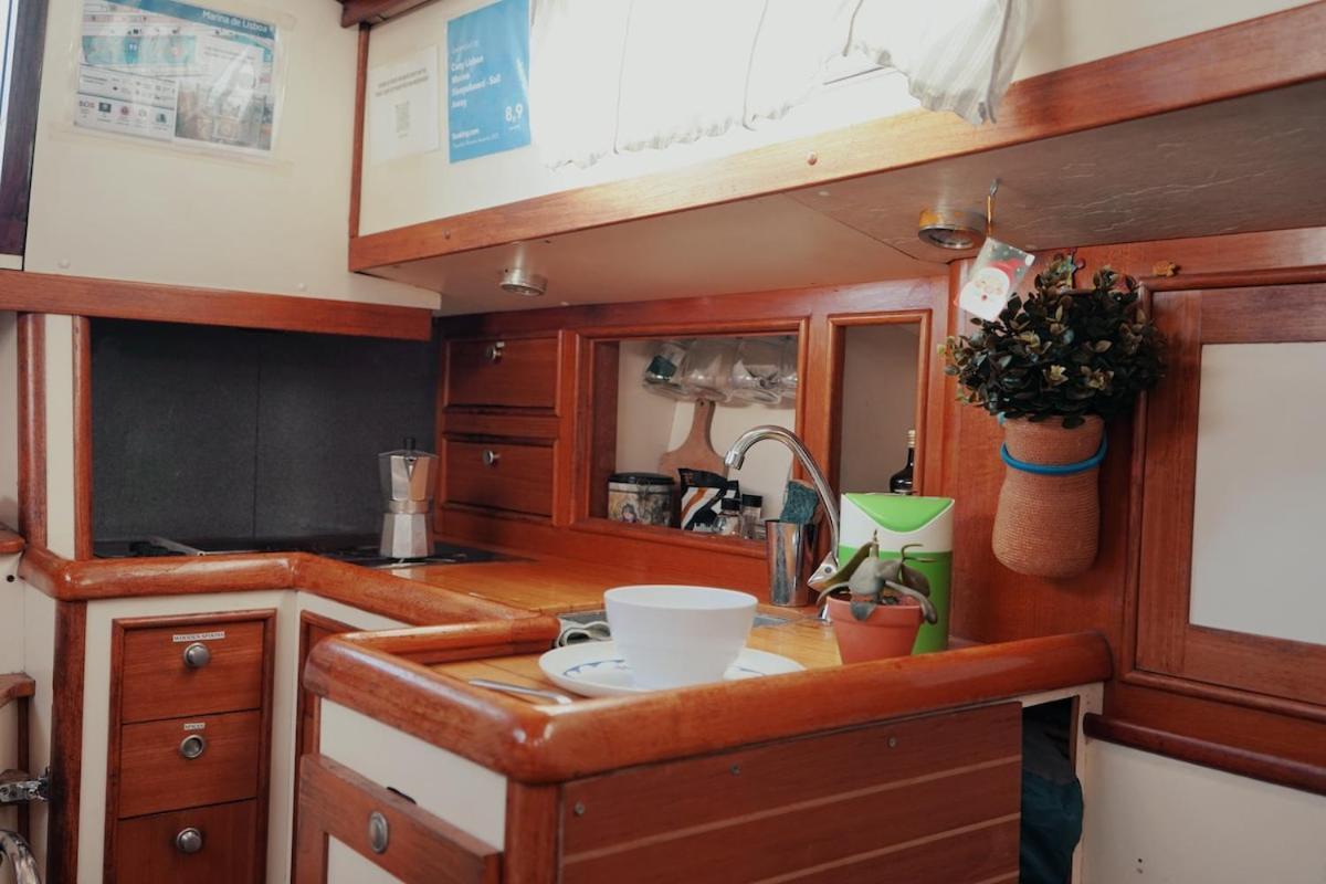 Cozy Marina Sleepaboard - Sail Away Hotel en barco Lisboa
