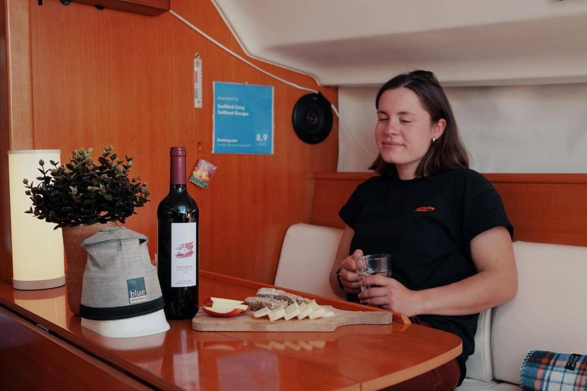Surfbird Cozy Sailboat Escape Hotel en barco