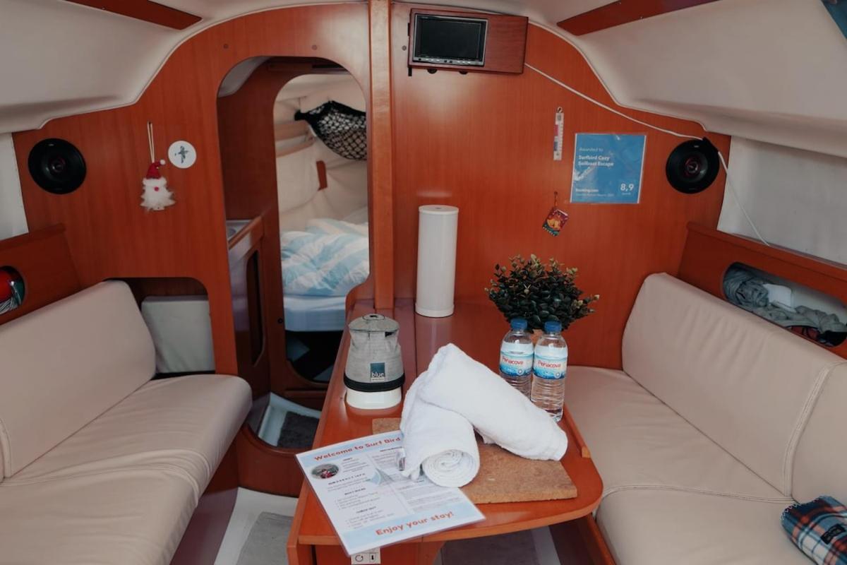 Surfbird Cozy Sailboat Escape Hotel en barco *
