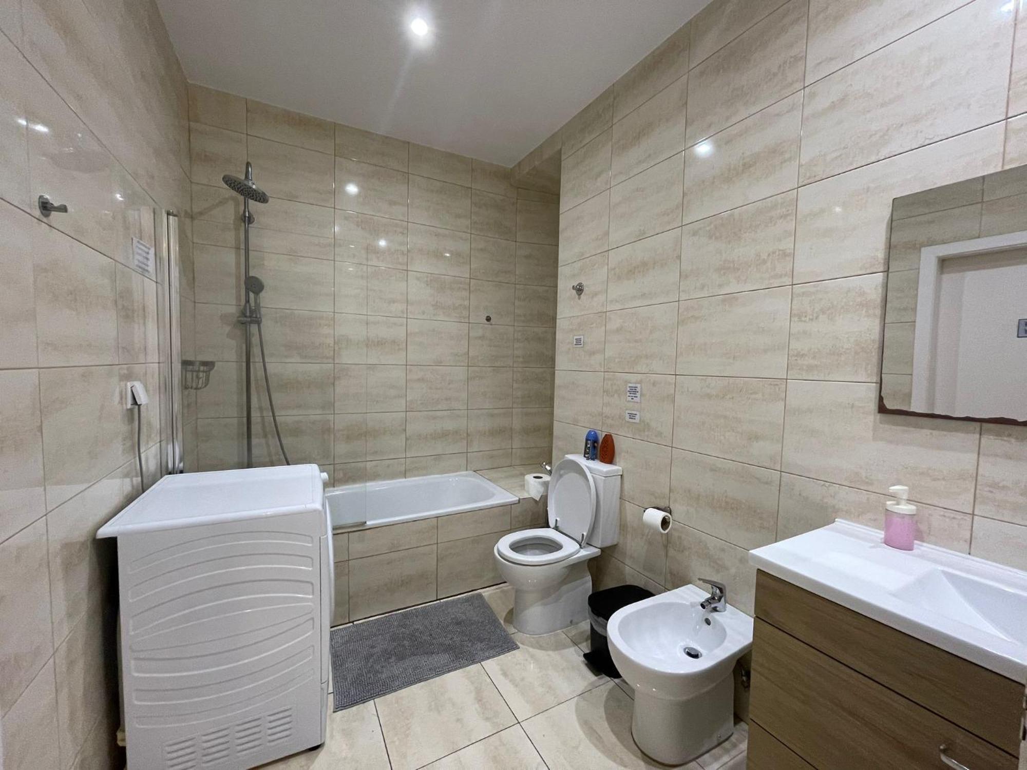 Embassy Arriaga Private Elegance In Stylish Shared * Lisboa