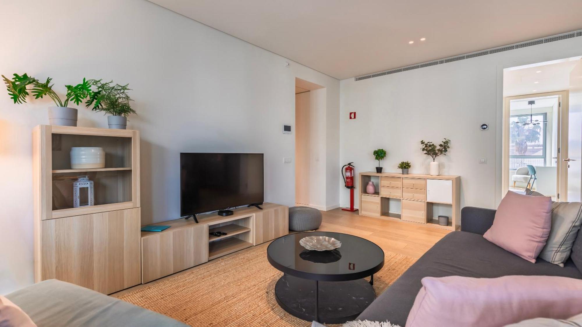 Modern 2bdr With Garage By Lovelystay Apartamento Lisboa