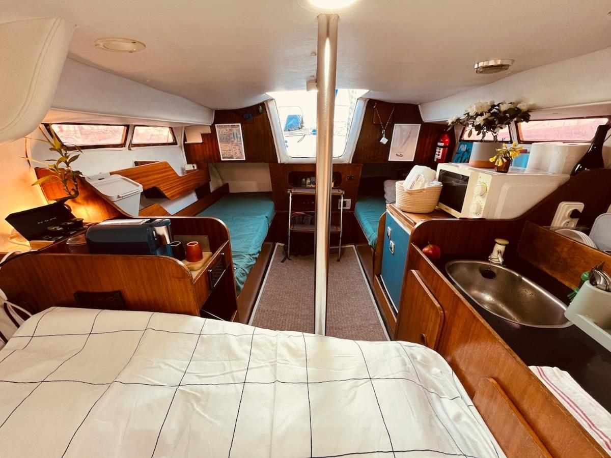 Bacus - Your Floating Hideaway In