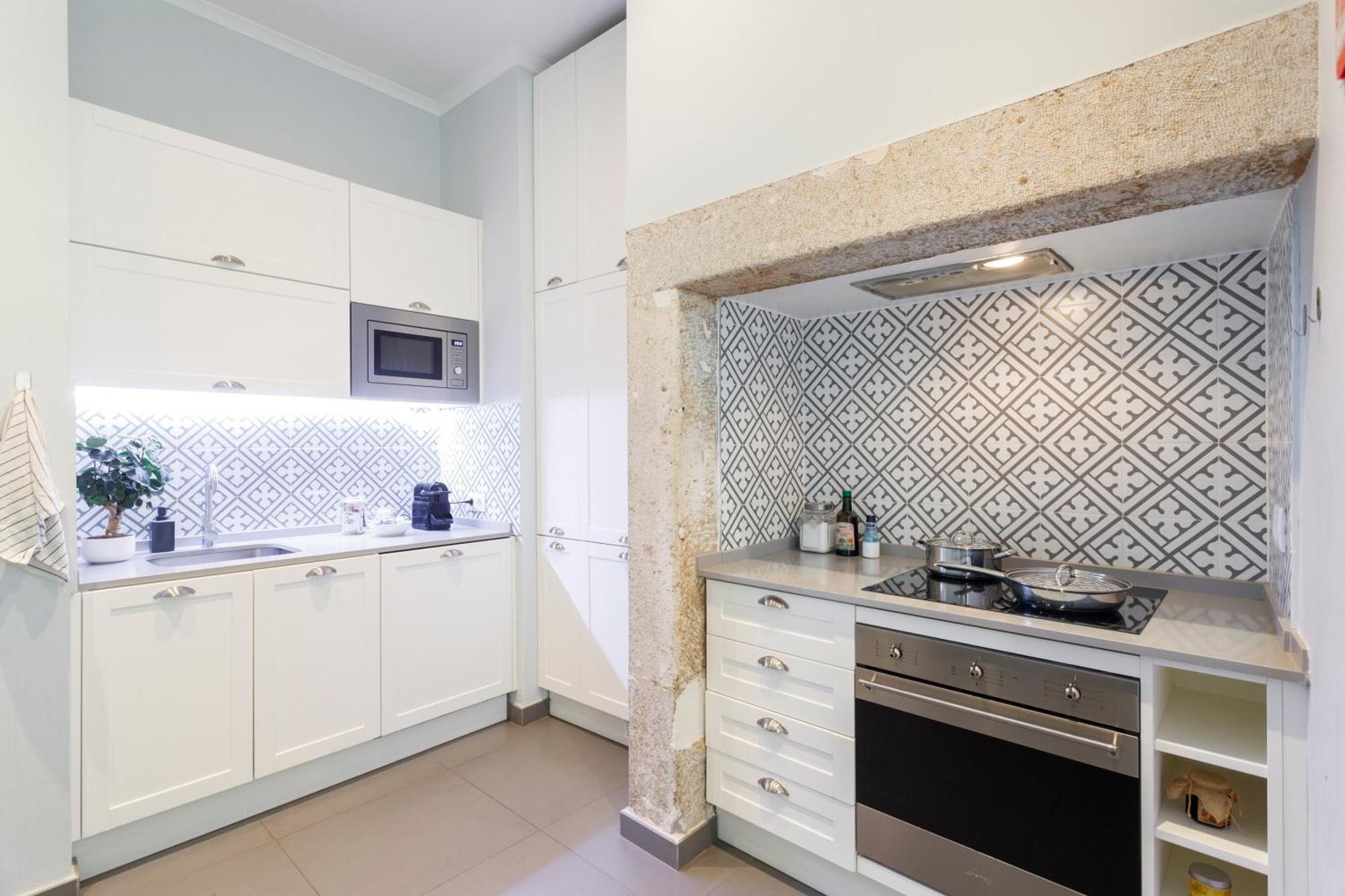 Pleasant Bedrooms In Shared House In The Center Of Praca Da Figueira *