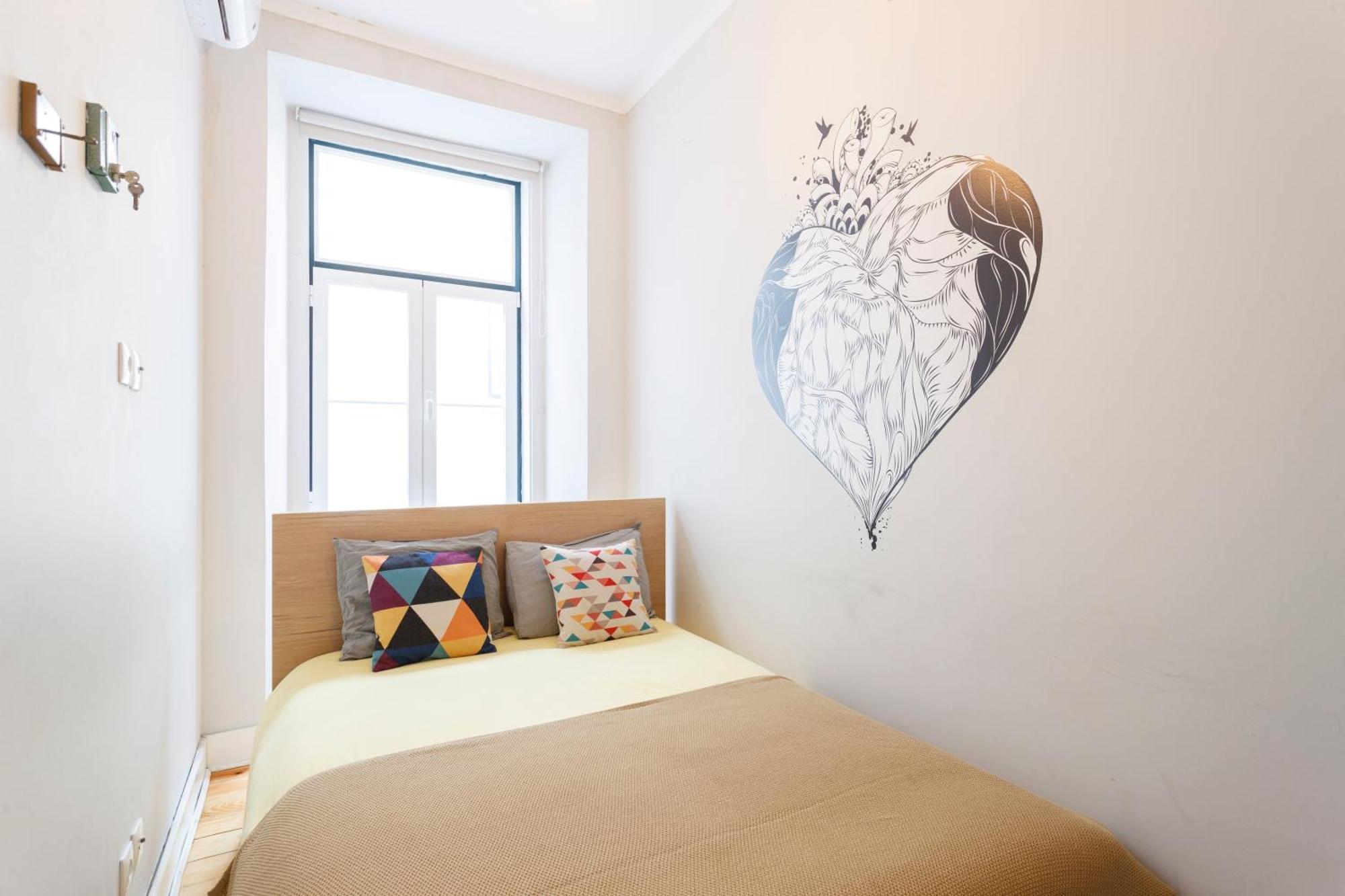 Pleasant Bedrooms In Shared House In The Center Of Praca Da Figueira * Lisboa